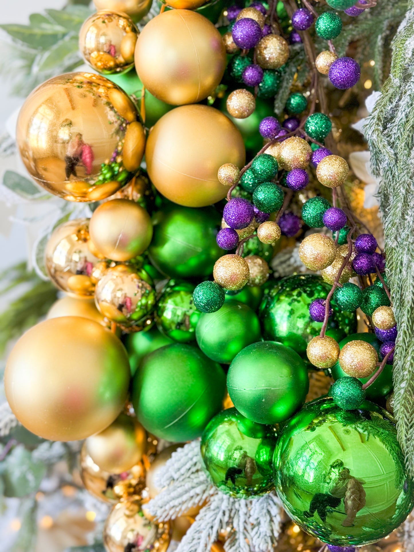 Shiny And Matte Gold Ball Garland