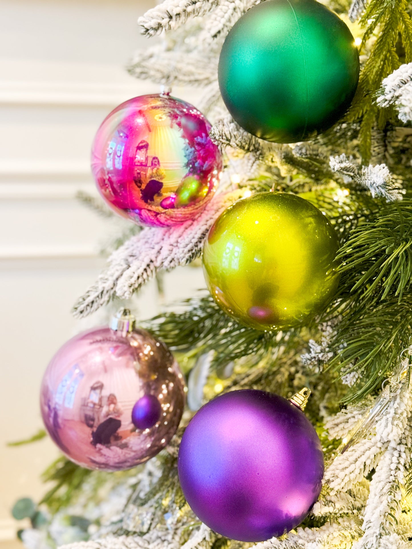 The St. Charles Ornament Blanc Box