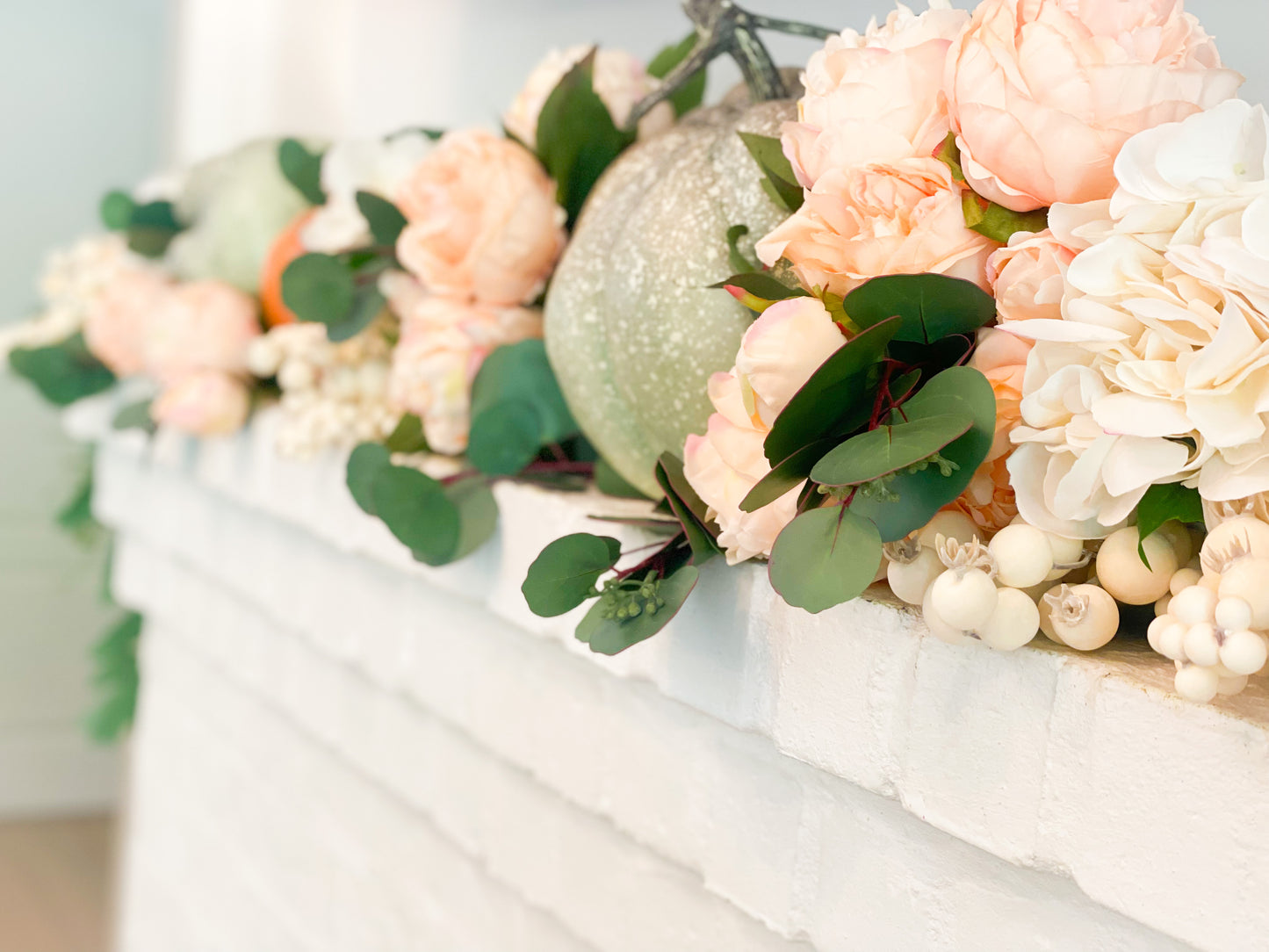 Pumpkins And Peach Peonies Blanc Box