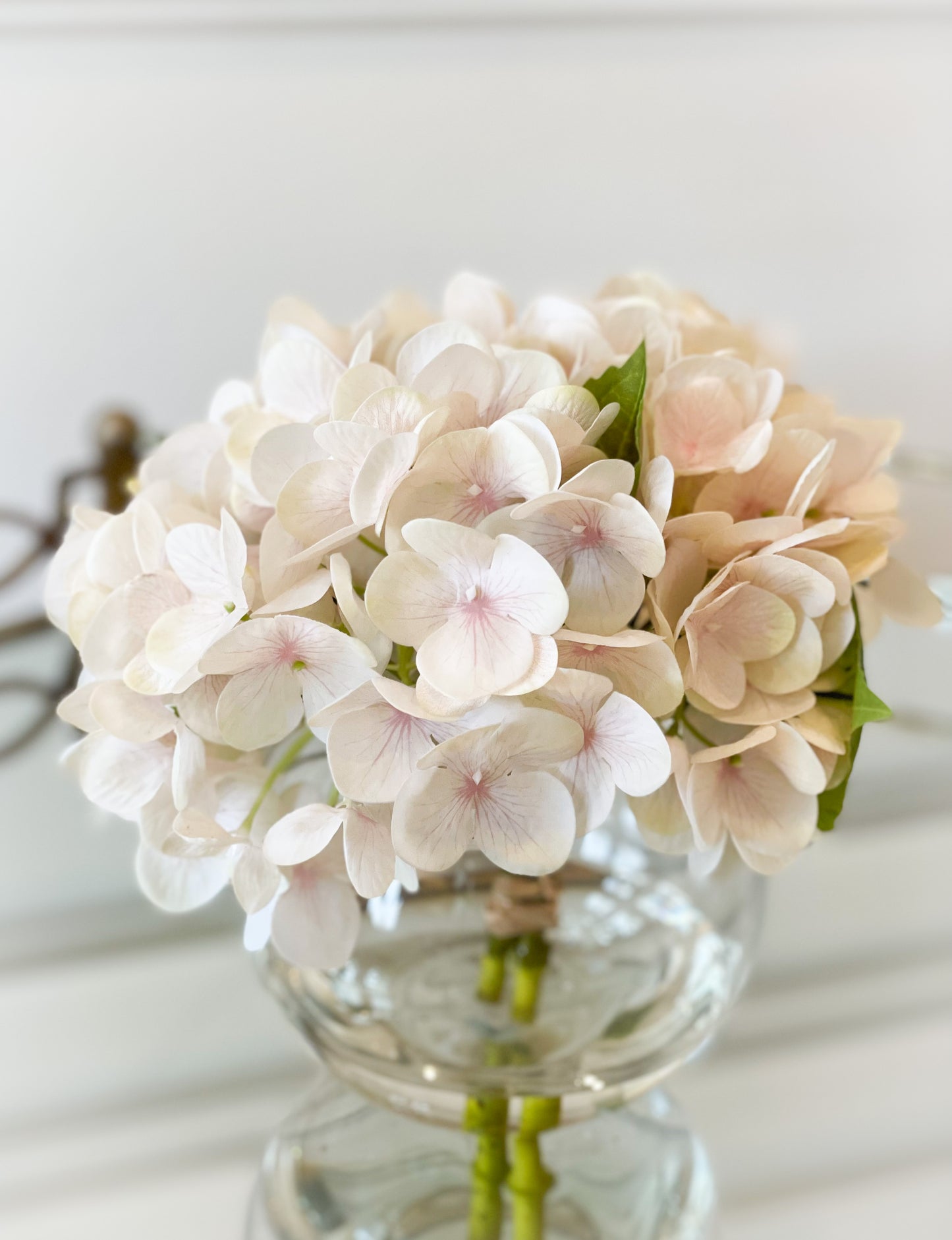 White With Lavender Hydrangeas In Glass Vase With Acrylic Water