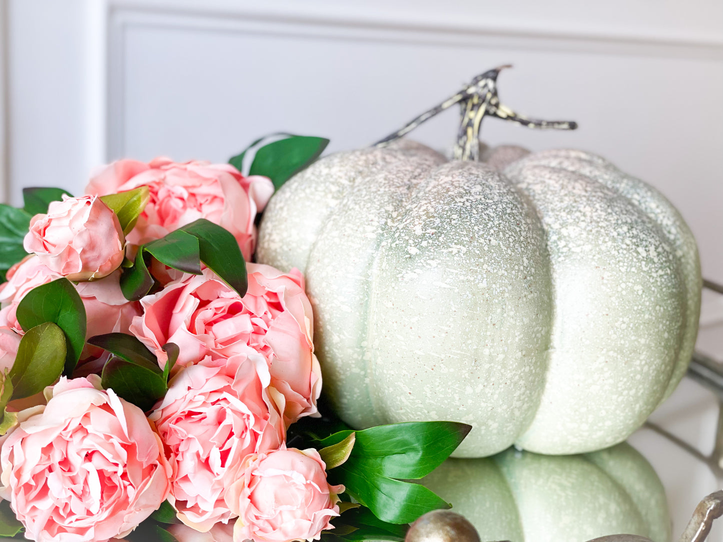 Crisp Coral and Pumpkins Blanc Box