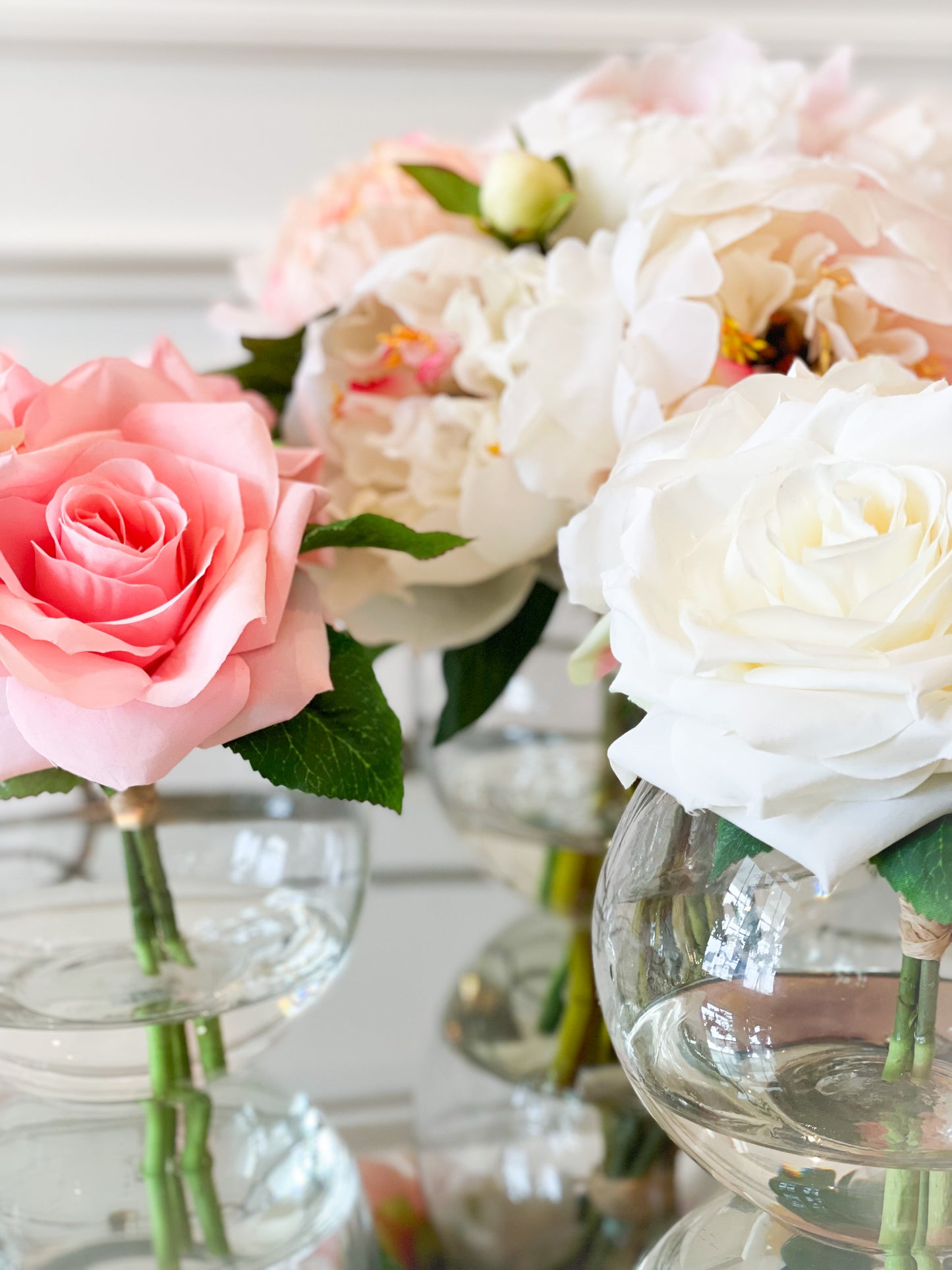 Cream Rose Trio In Glass Vase With Acrylic Water