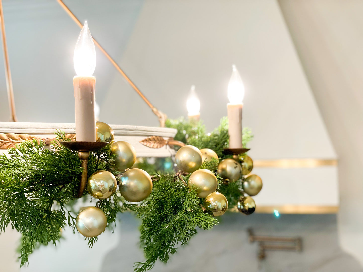 Cedar Garland With Matte and Shiny Gold Balls