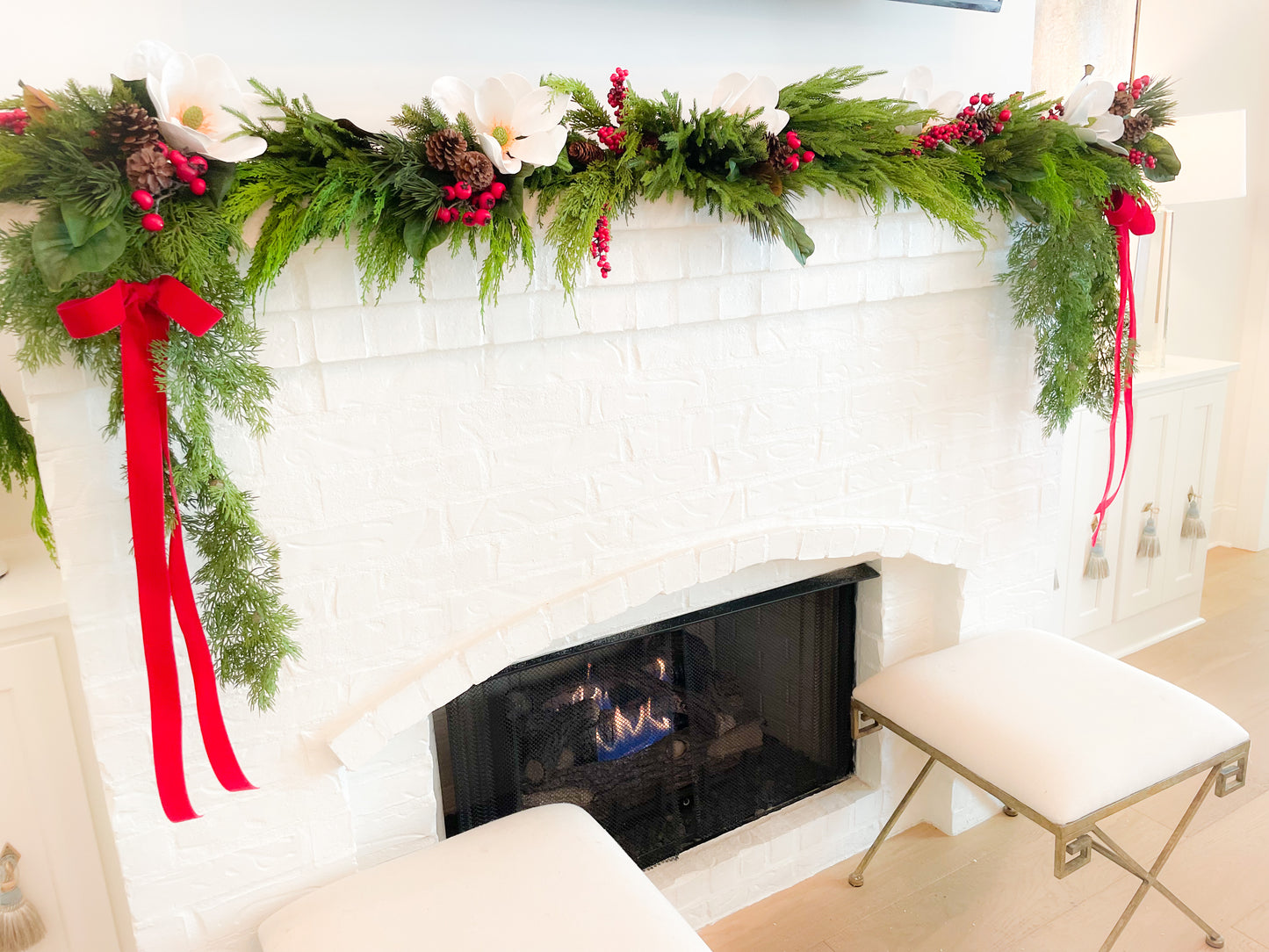 Merry Magnolia Mantle Blanc Box