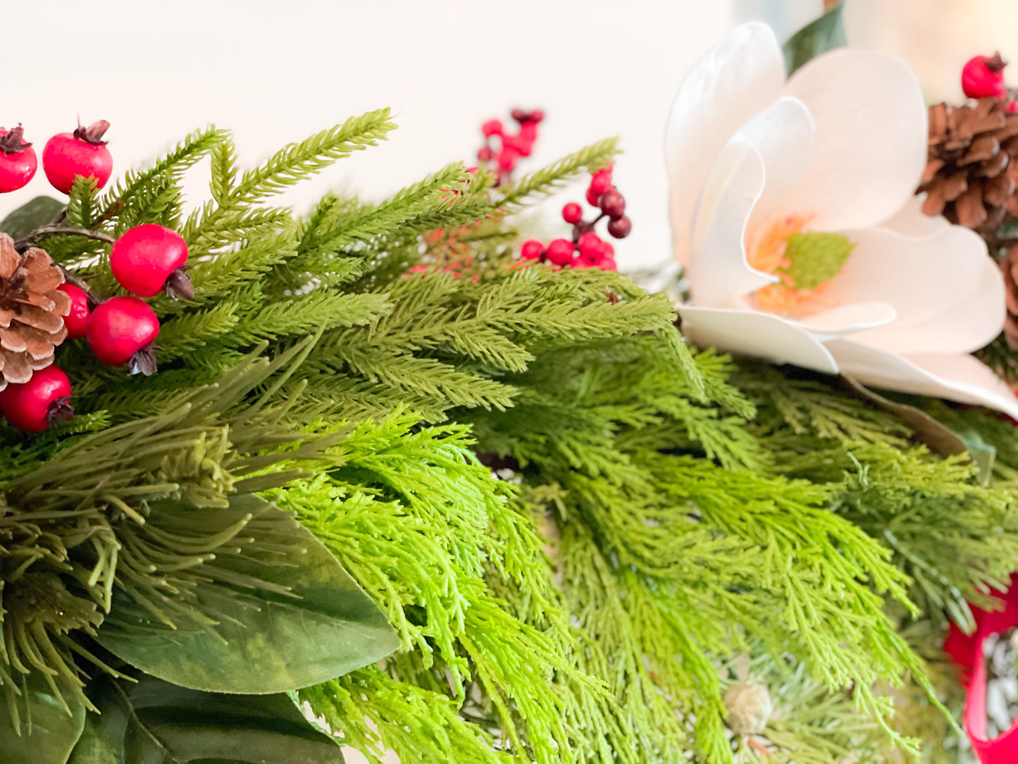 Merry Magnolia Mantle Blanc Box