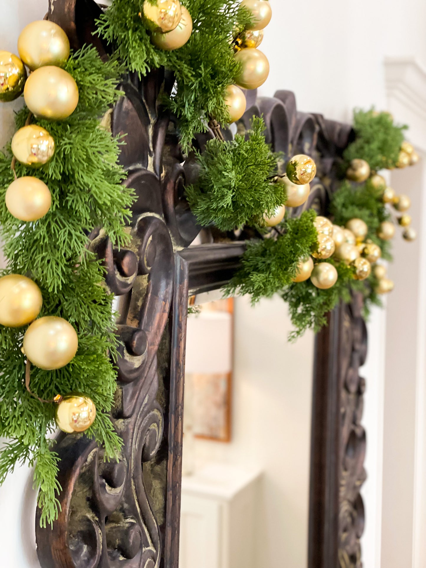 Cedar Garland With Matte and Shiny Gold Balls