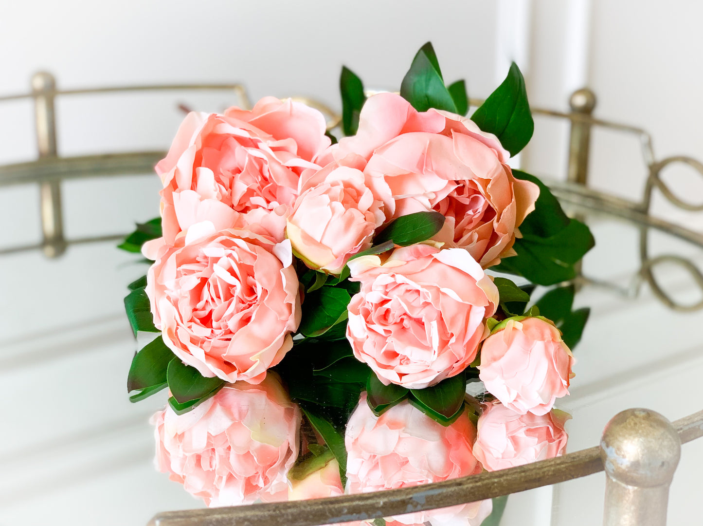 The Elizabeth Bouquet Blanc Box