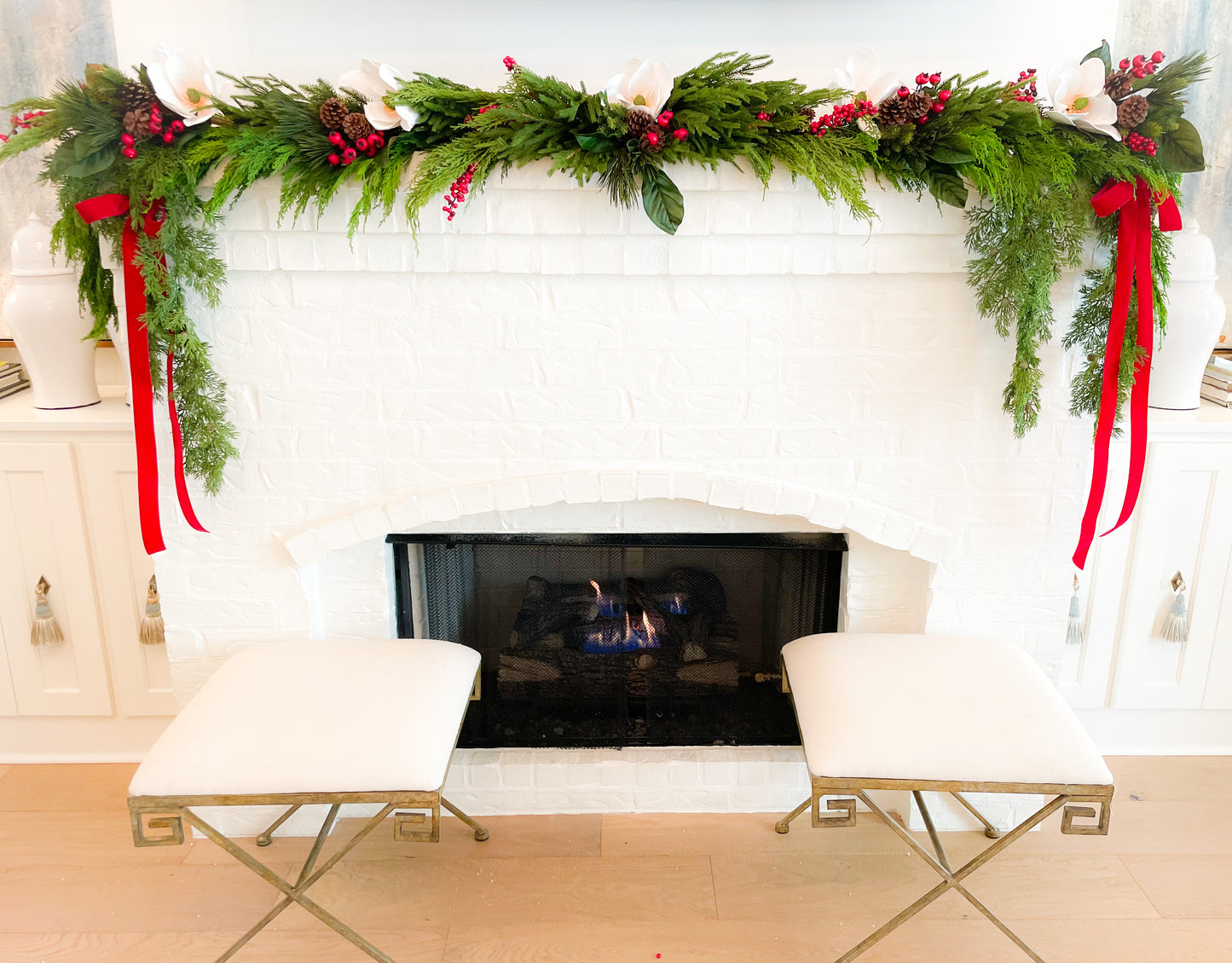 Merry Magnolia Mantle Blanc Box