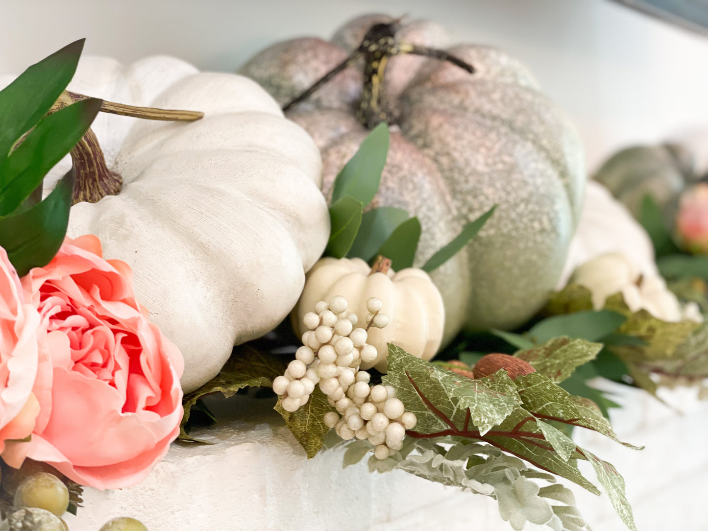 Crisp Coral and Pumpkins Blanc Box