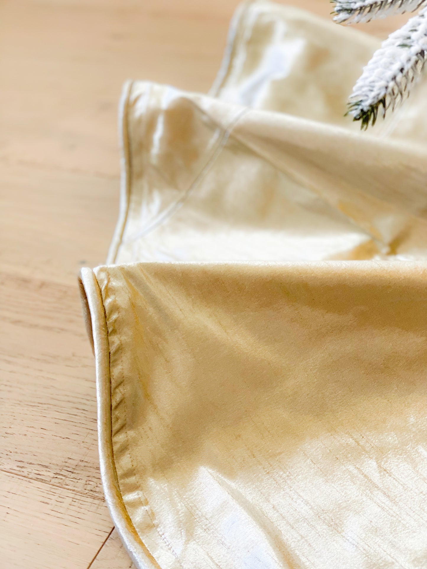 Champagne Tree Skirt