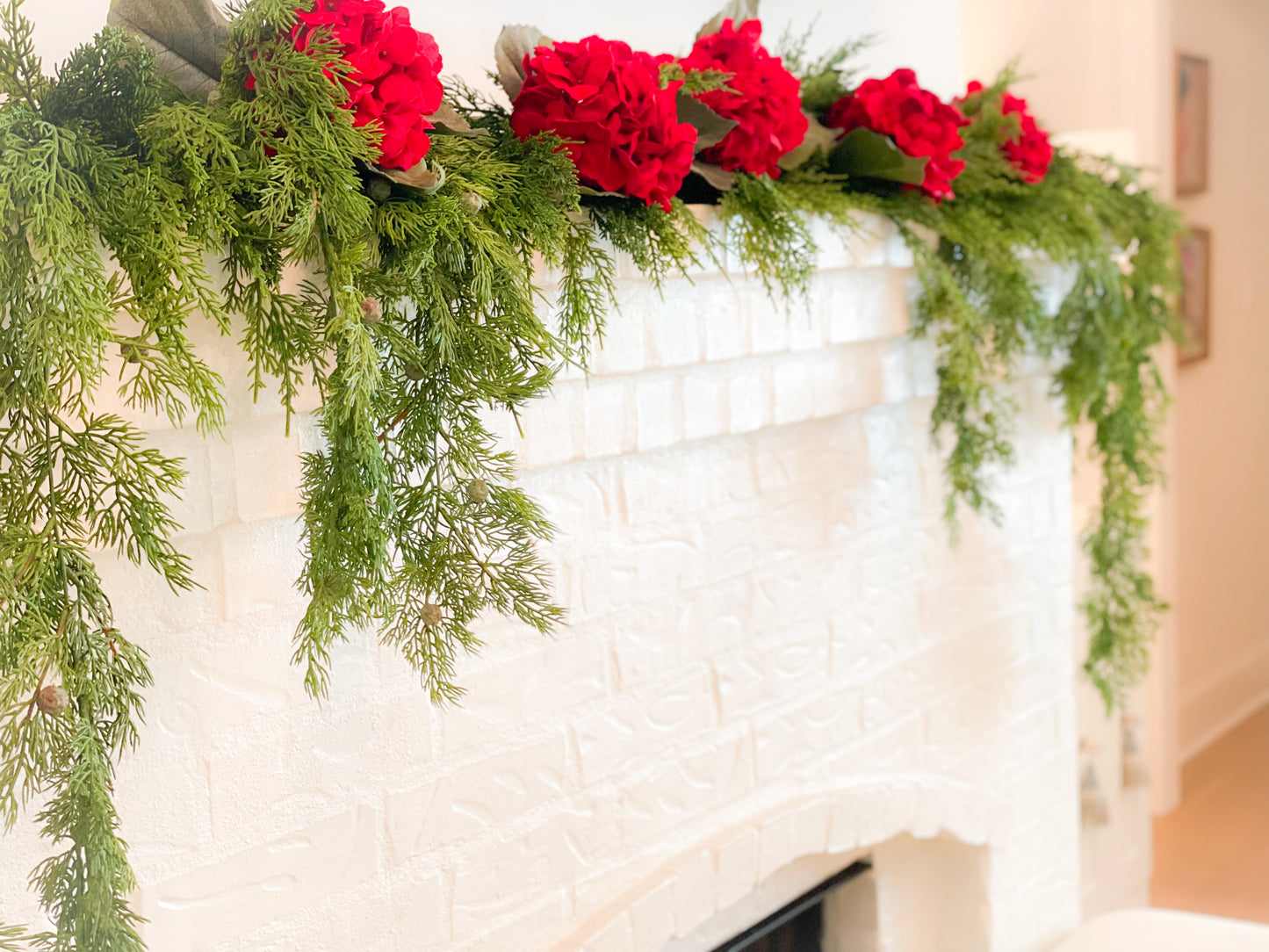 Reindeer Red Hydrangea Mantle Blanc Box