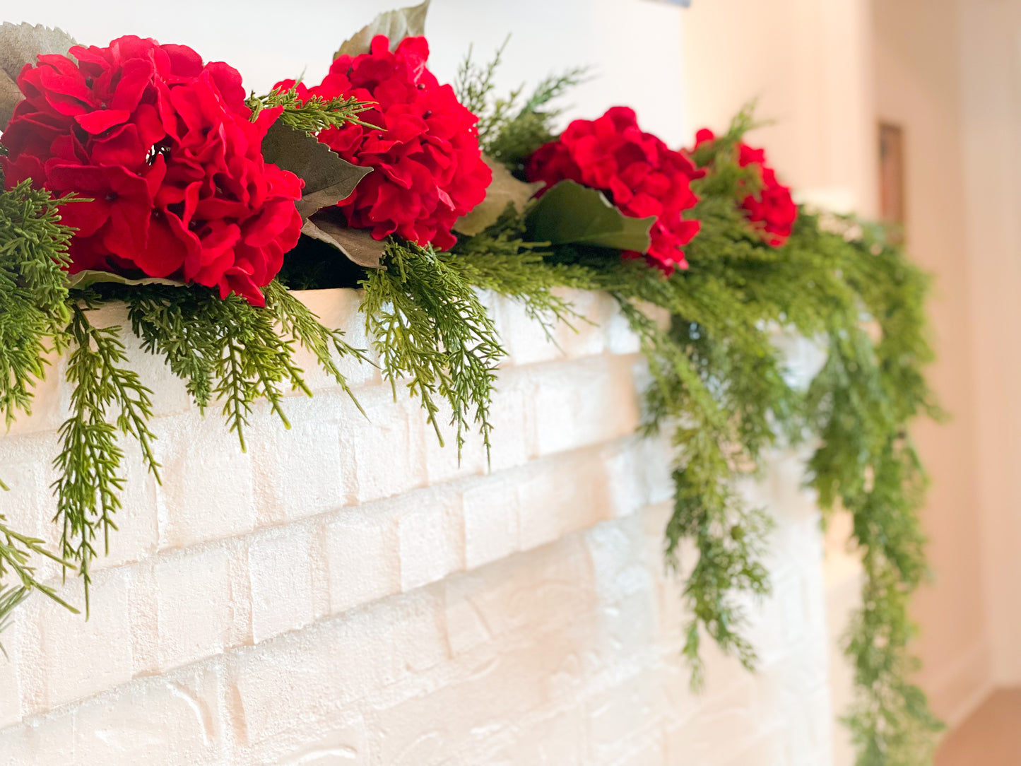 Reindeer Red Hydrangea Mantle Blanc Box
