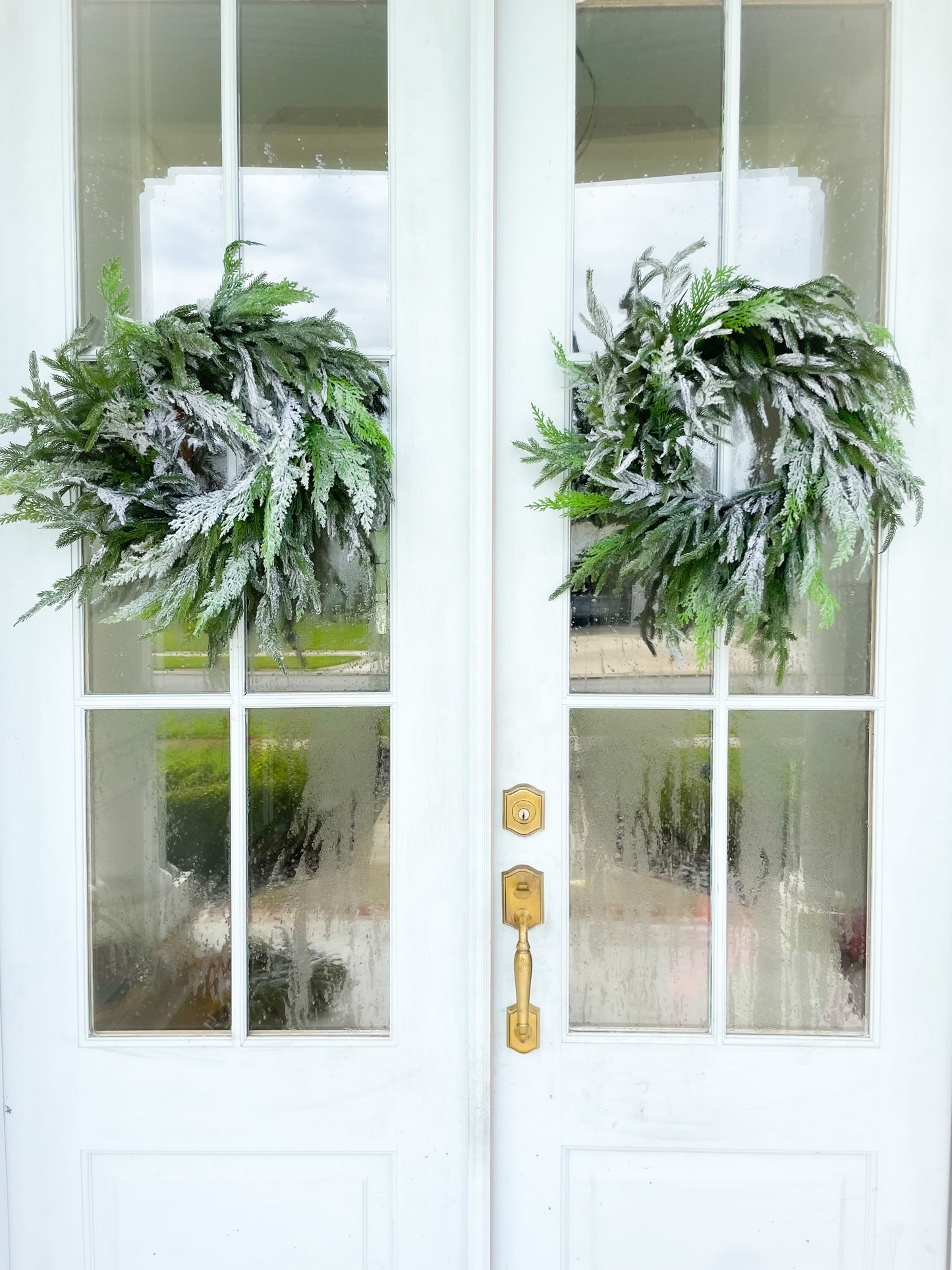 Real Touch Snow Dusted Cedar Wreath (Small)
