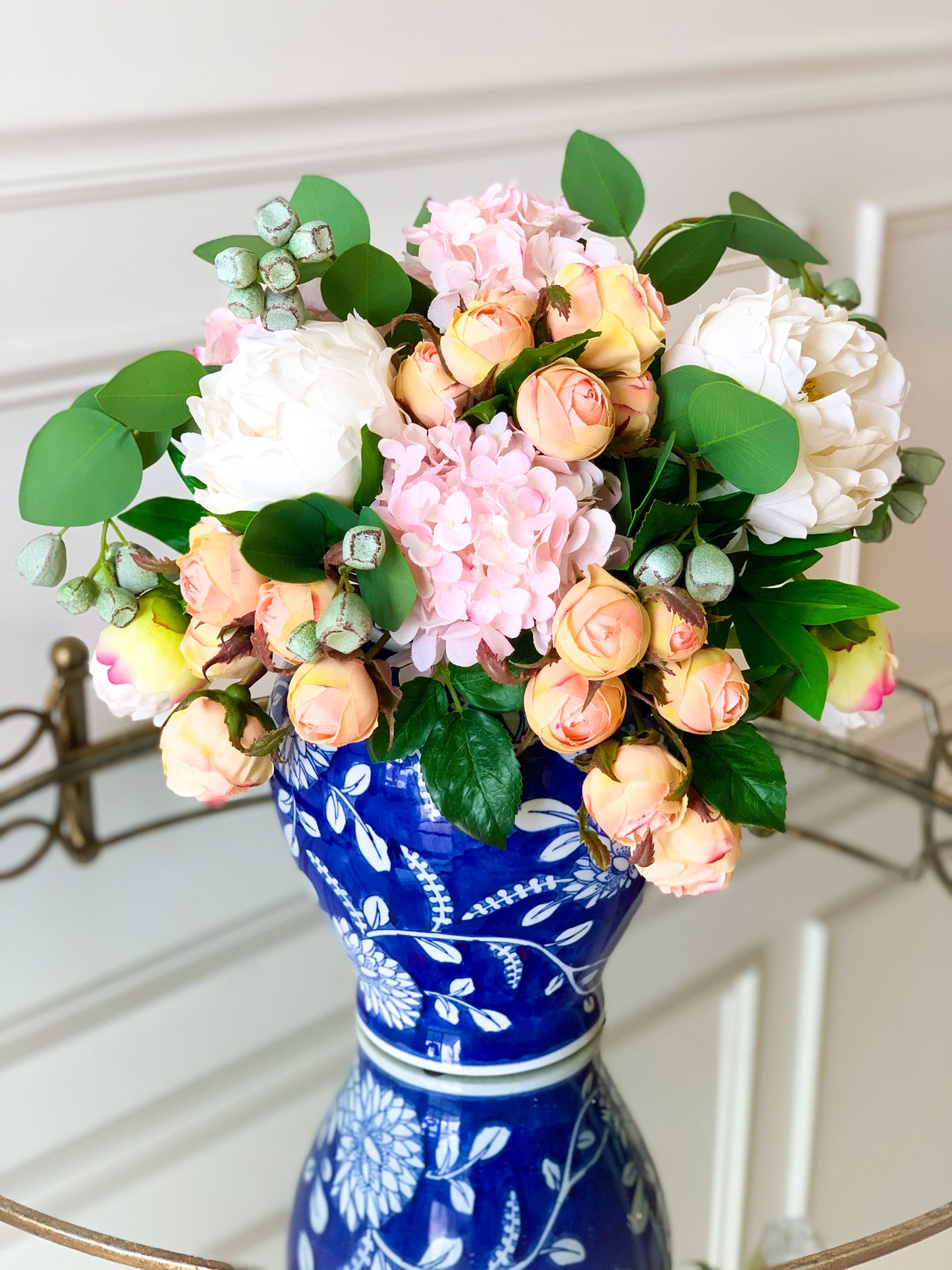 The Charolette Lux Bouquet Blanc Box
