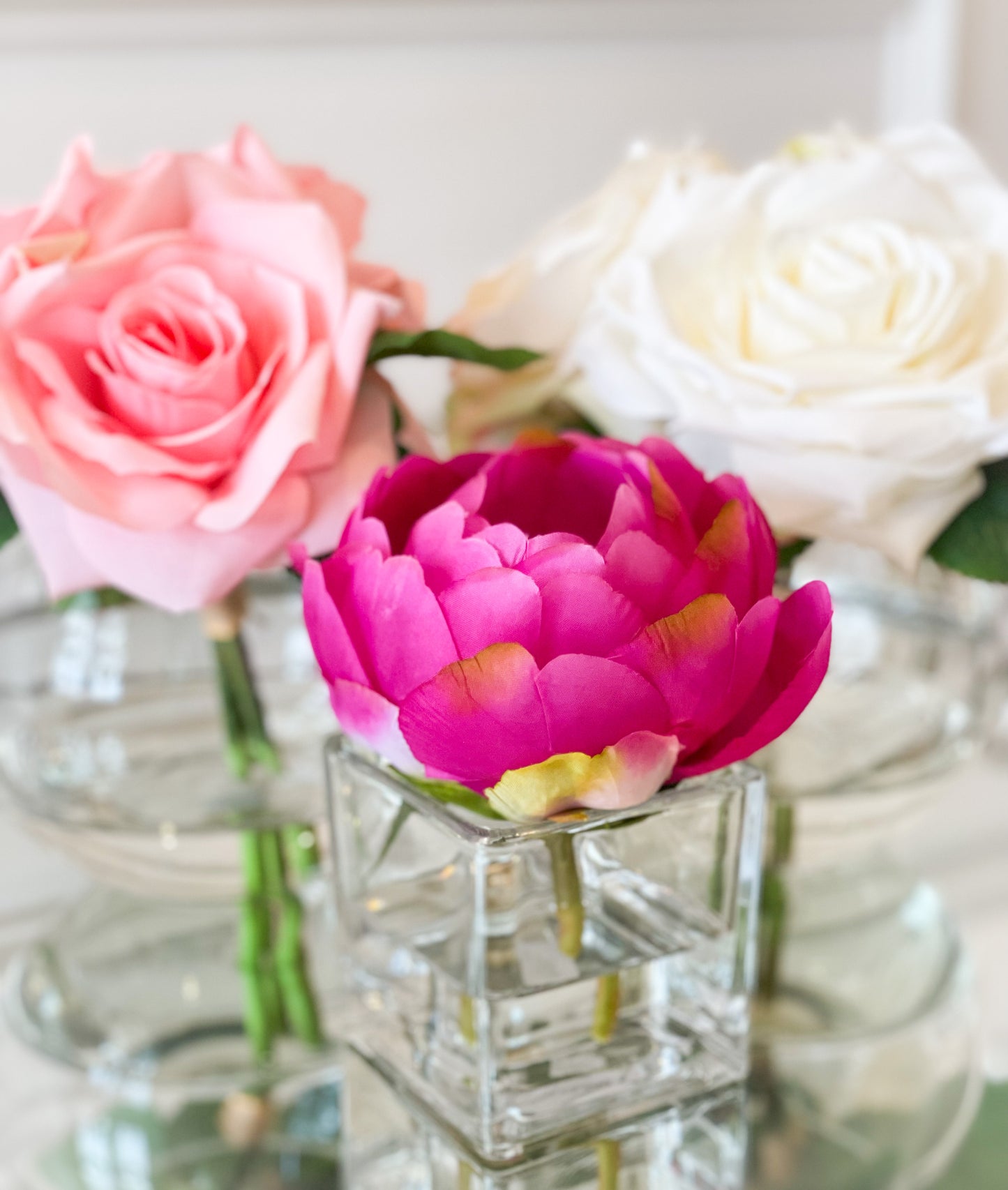 Cream Rose Trio In Glass Vase With Acrylic Water