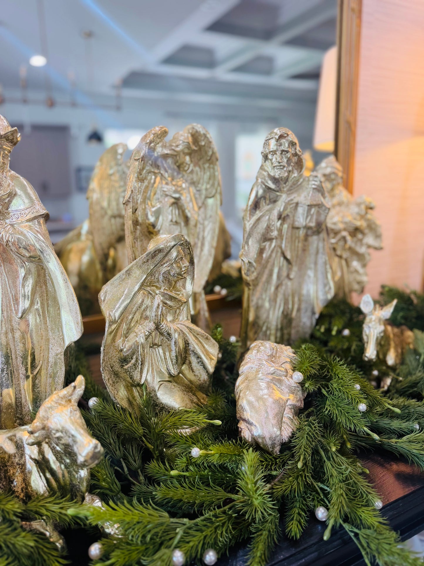 12 piece nativity set, Gold