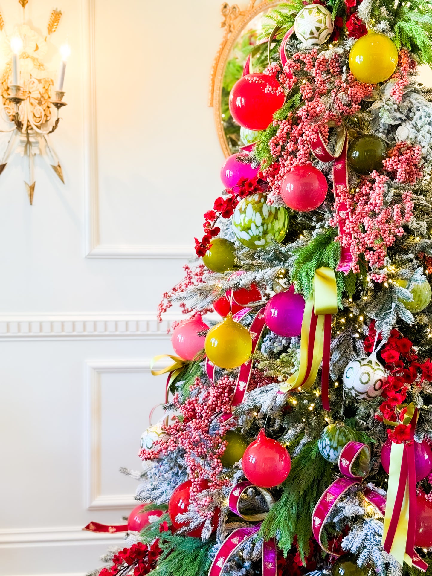 The Fleur Noel Christmas Tree Blanc Box