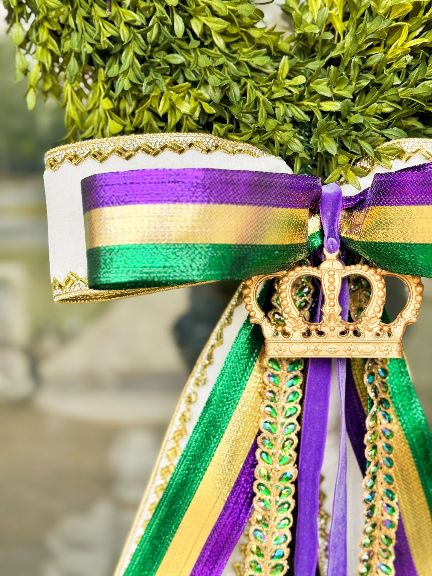 The Queen’s Court Bow Tea Leaf Wreath