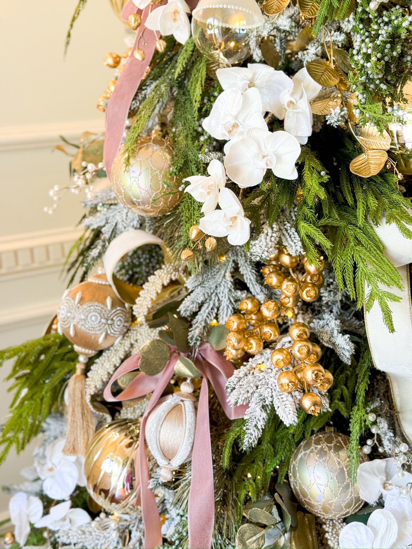 The Versailles Christmas Tree Blanc Box