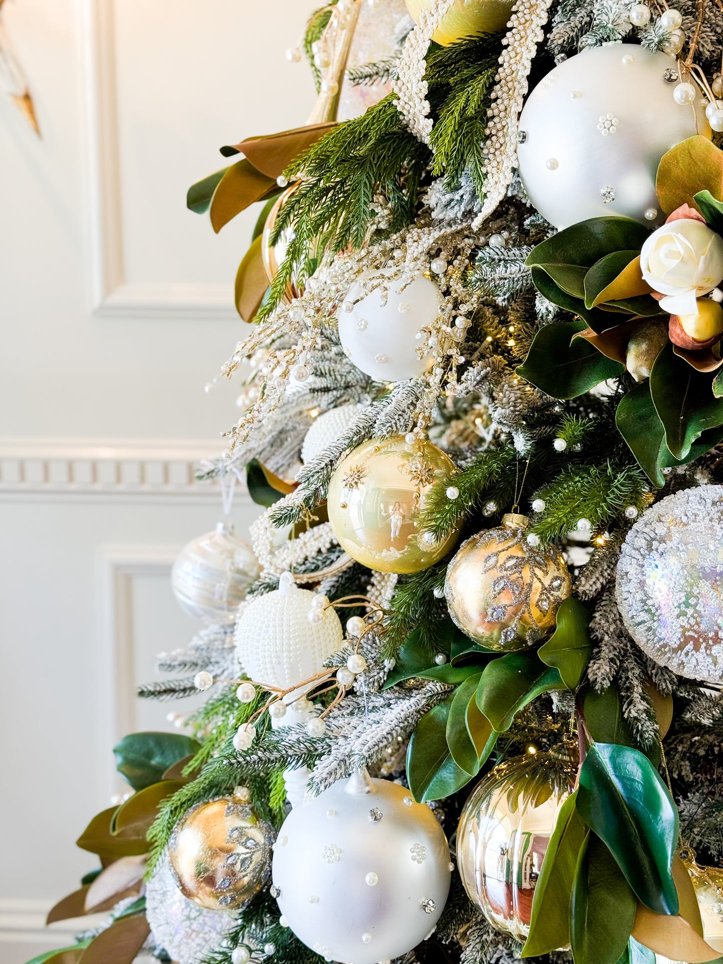 The Versailles Noel Christmas Tree Blanc Box