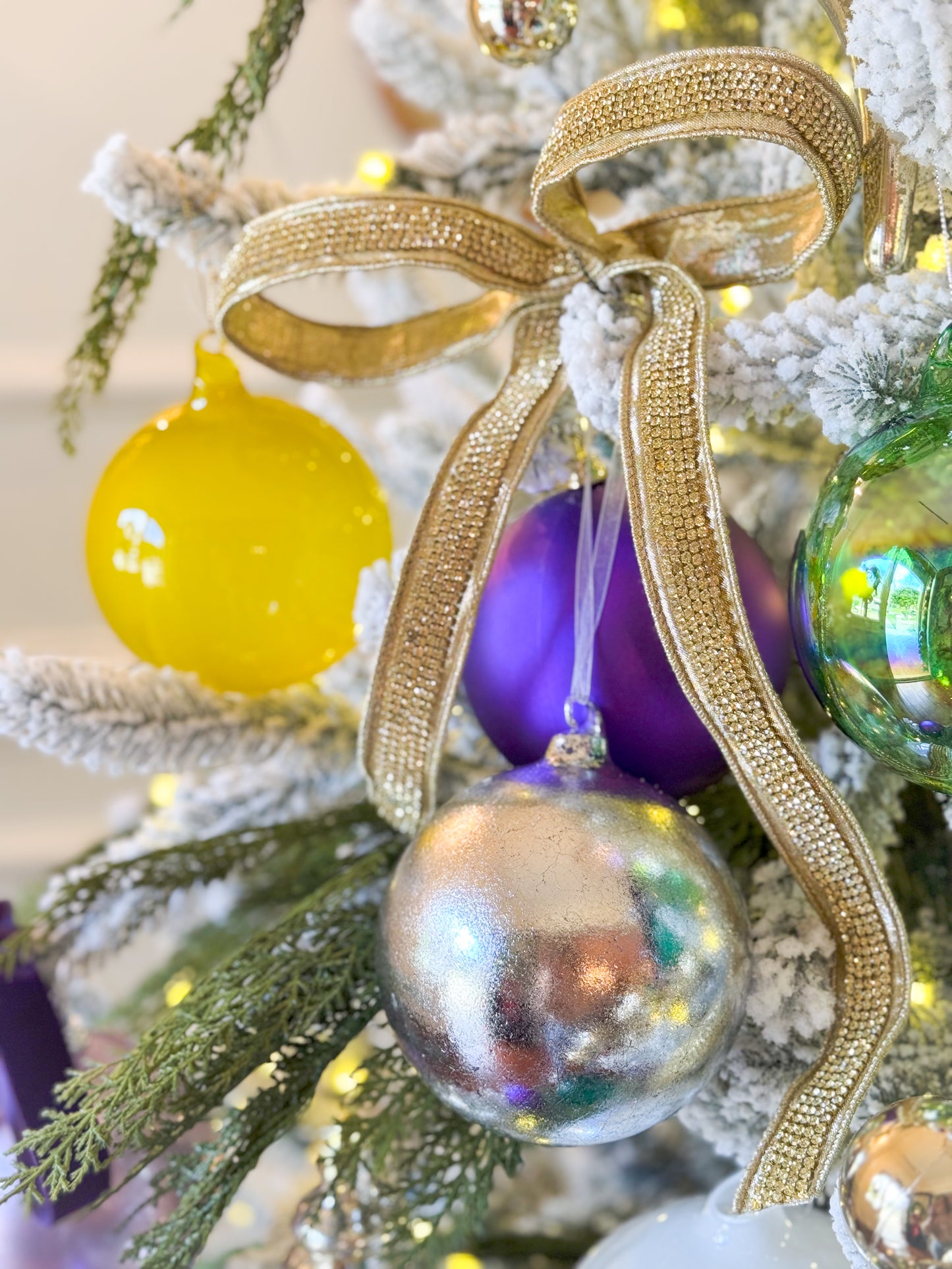 The St. Charles Mardi Gras Tree Blanc Box