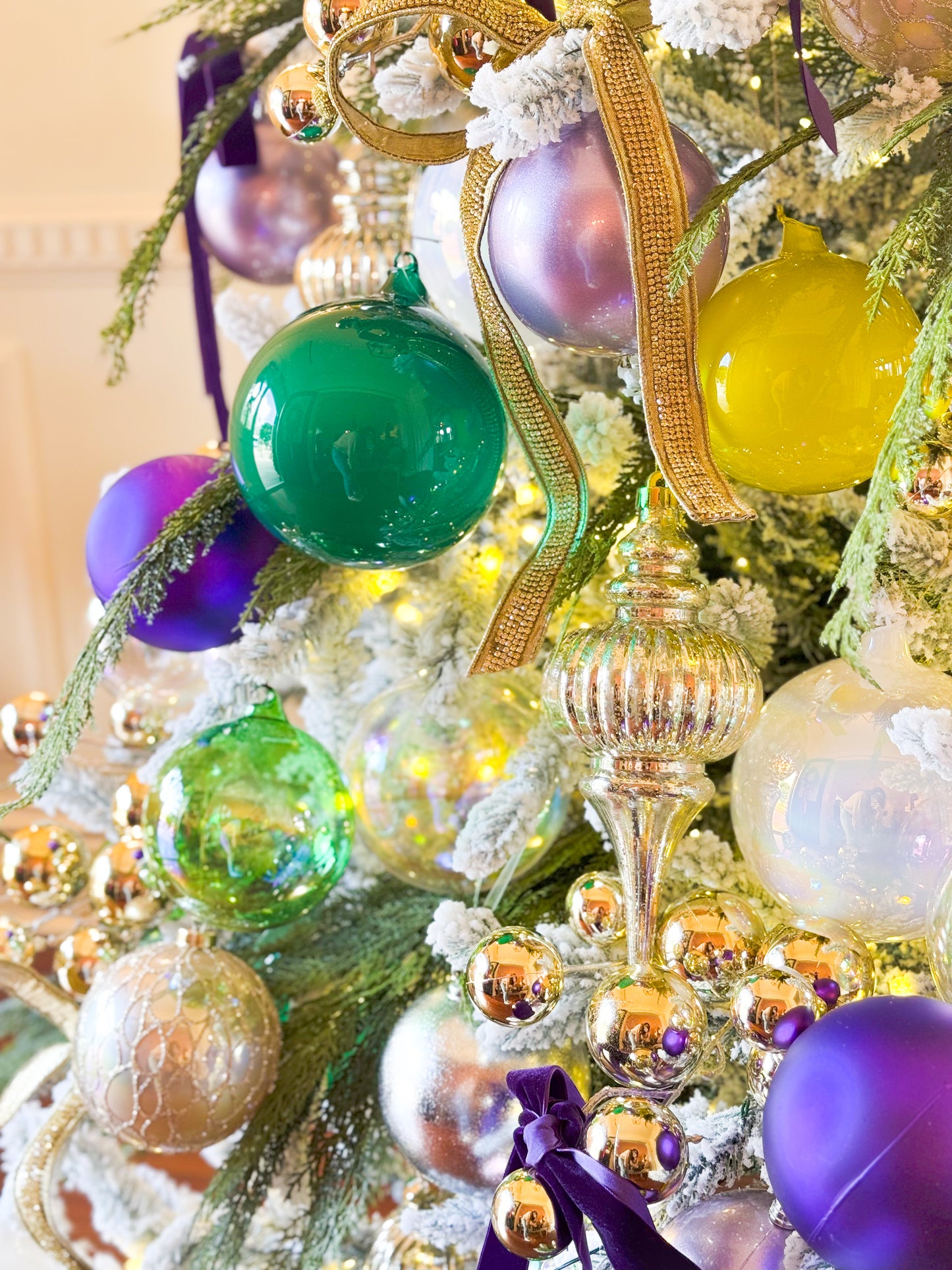 The St. Charles Mardi Gras Tree Blanc Box