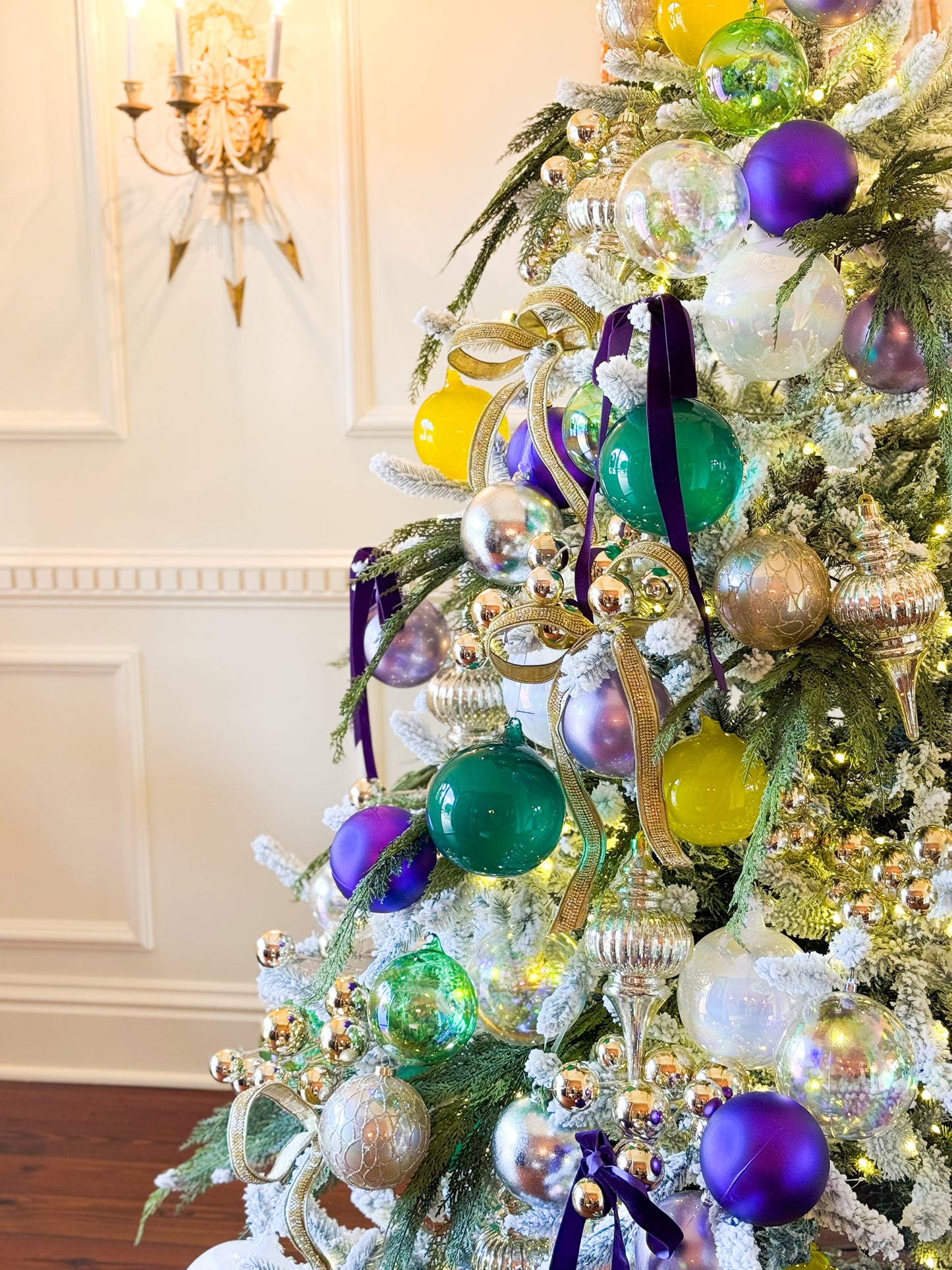 The St. Charles Mardi Gras Tree Blanc Box