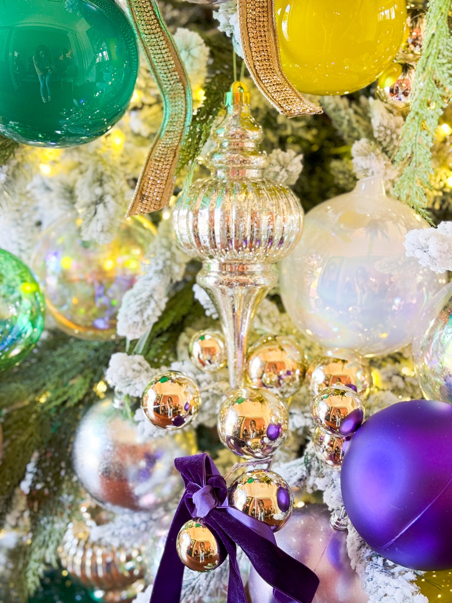 The St. Charles Mardi Gras Tree Blanc Box