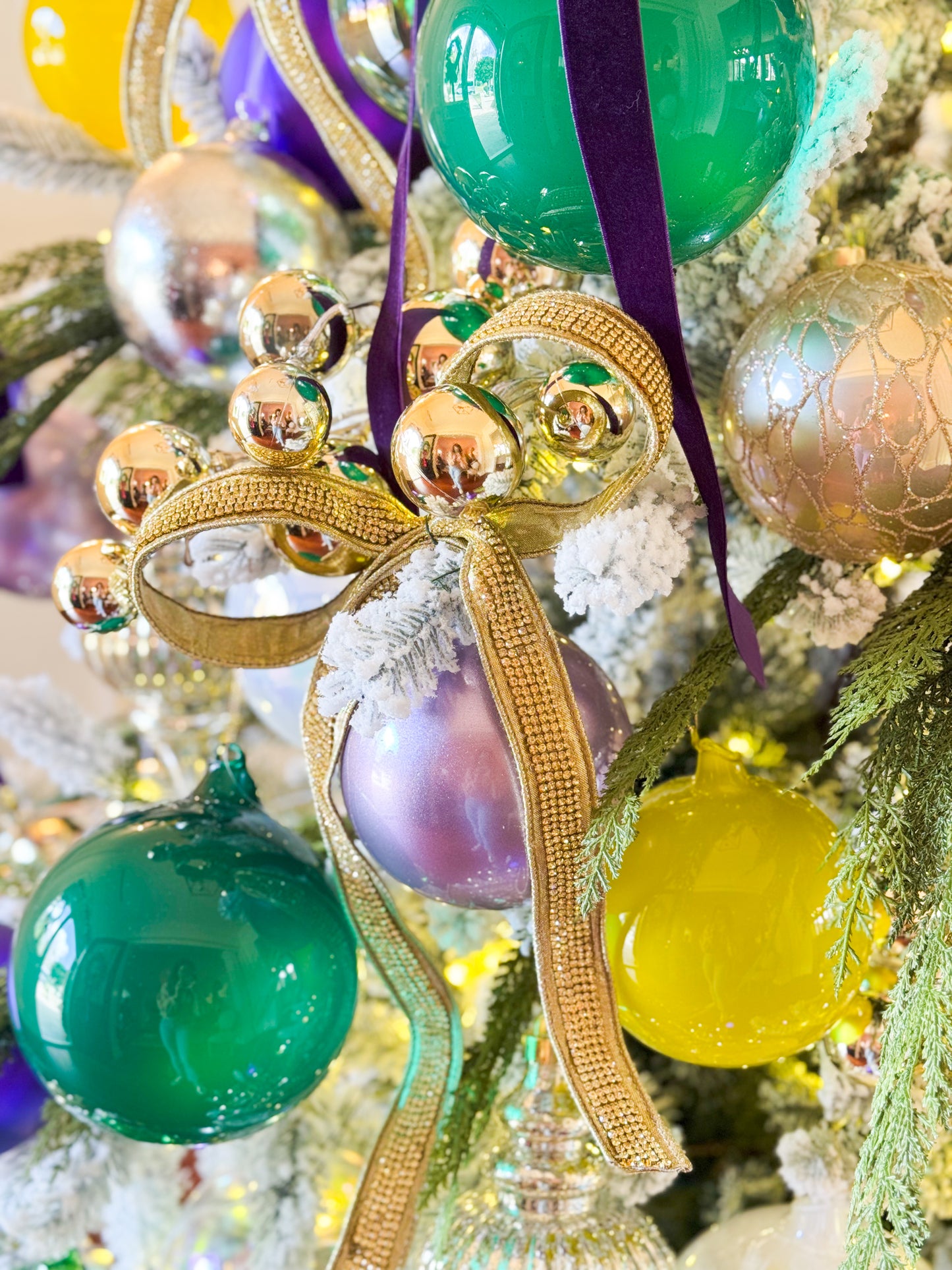 The St. Charles Mardi Gras Tree Blanc Box