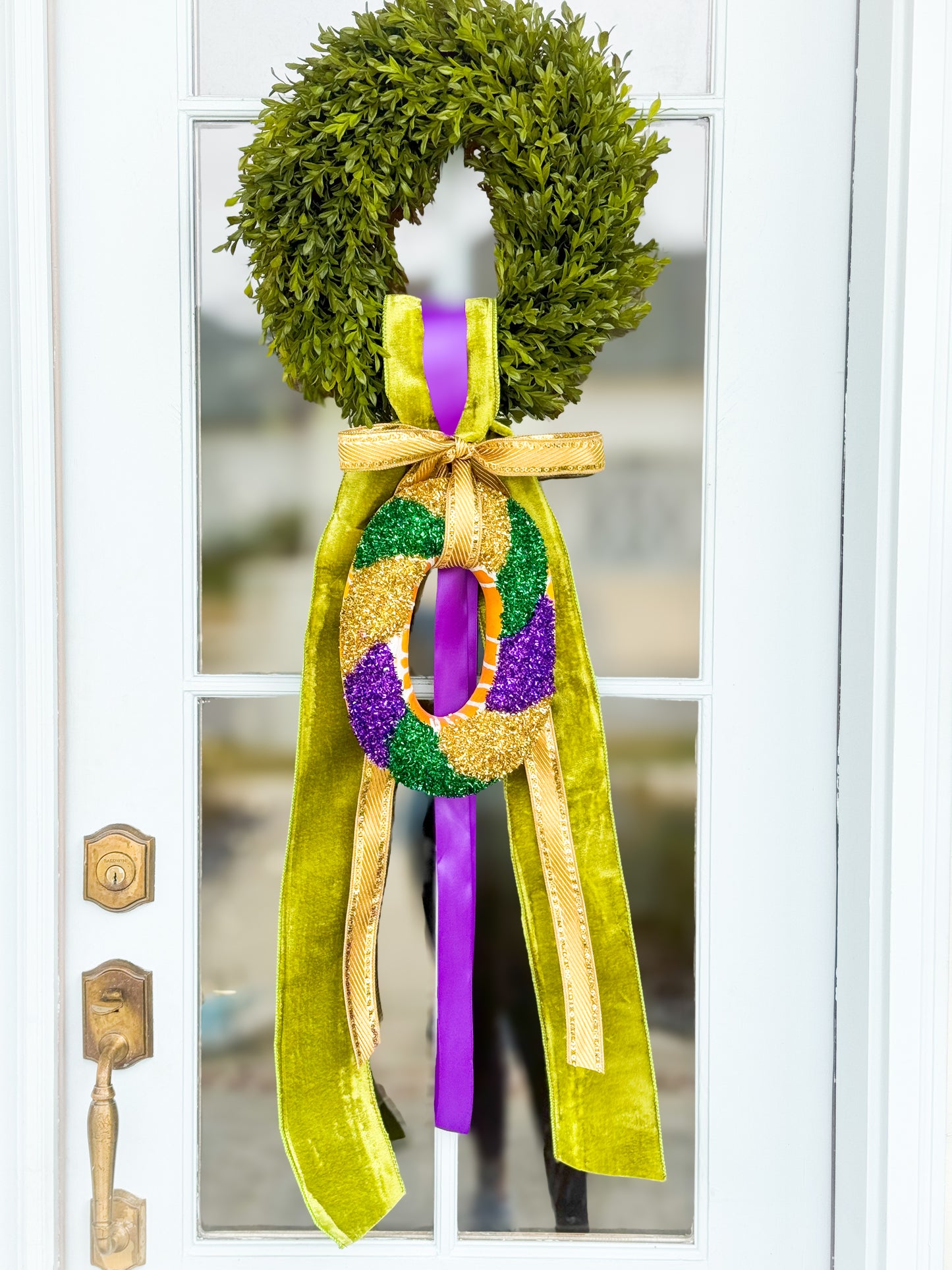 The King Cake Tea Leaf Wreath And Sash SMALL