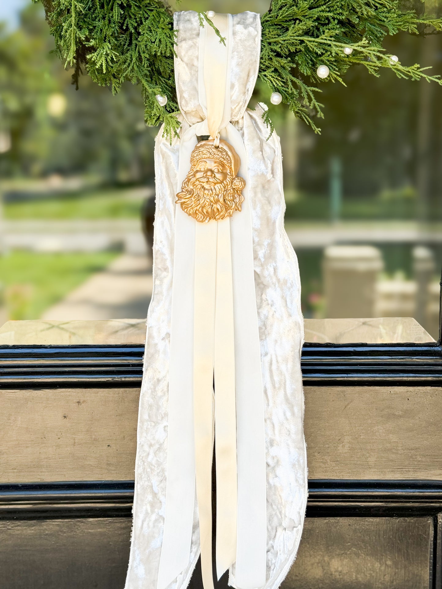 The Blanc Noel Wreath And Sash