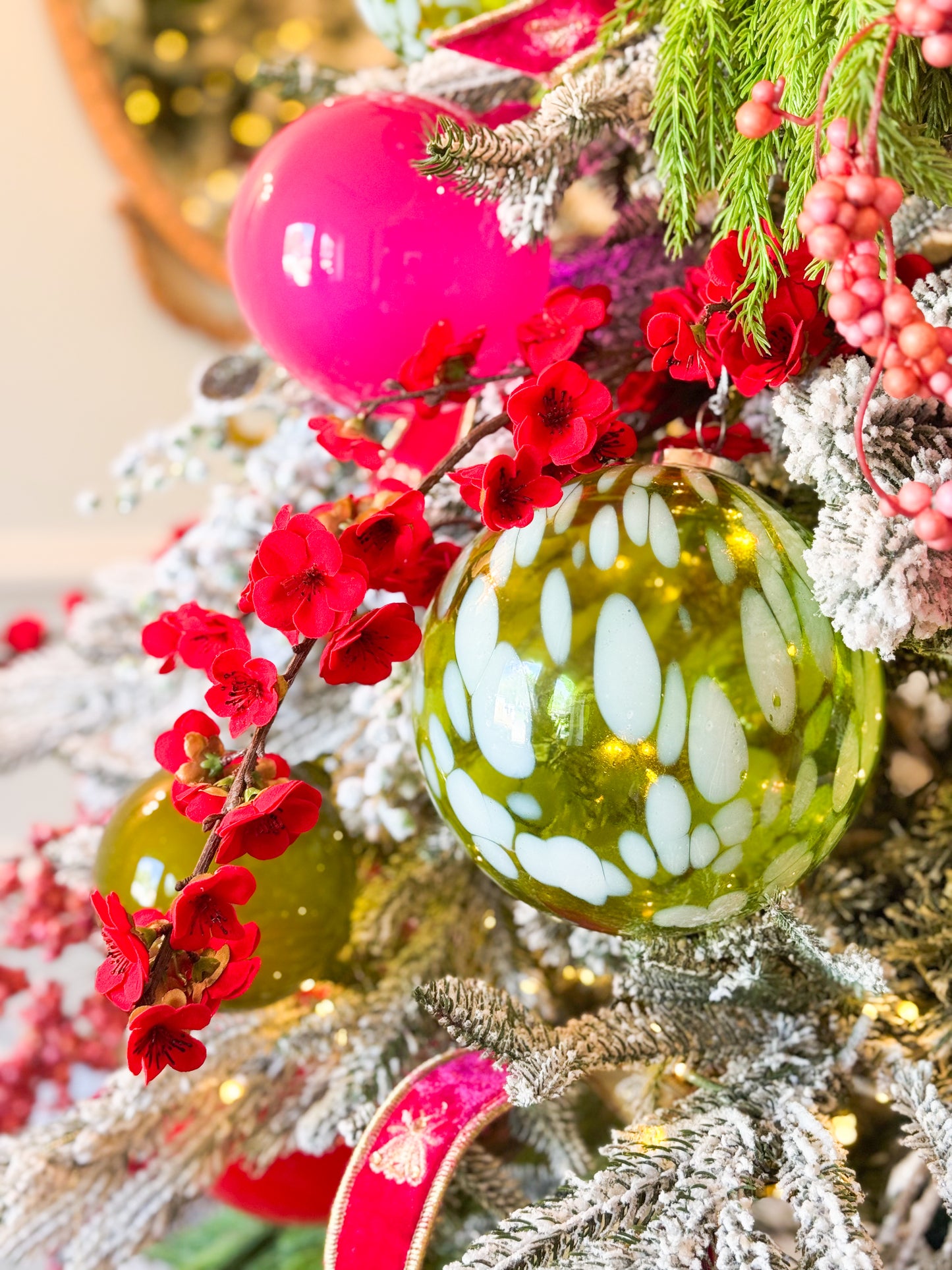 The Fleur Noel Christmas Tree Blanc Box