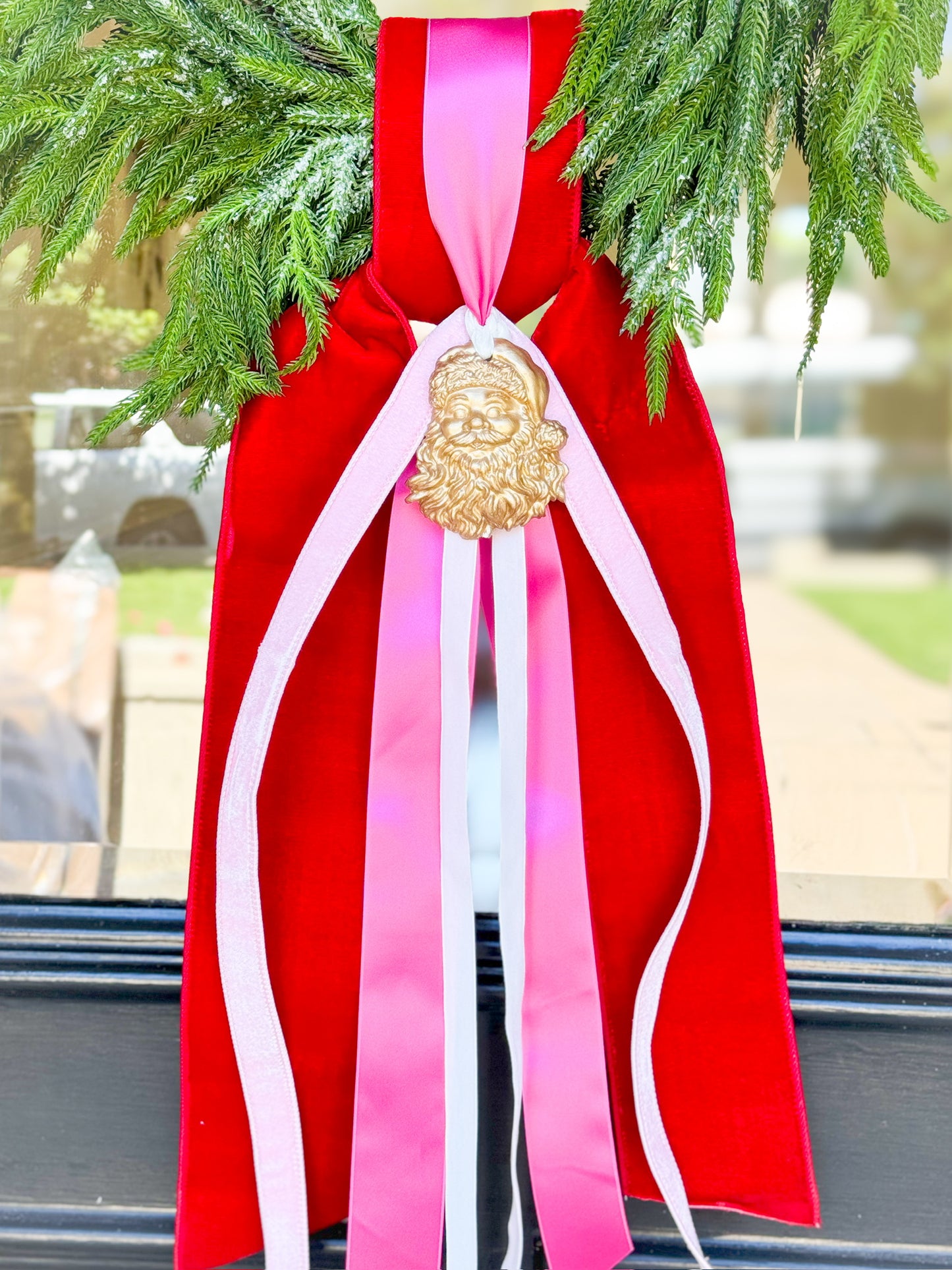 The Cafe De Flore Wreath And Sash