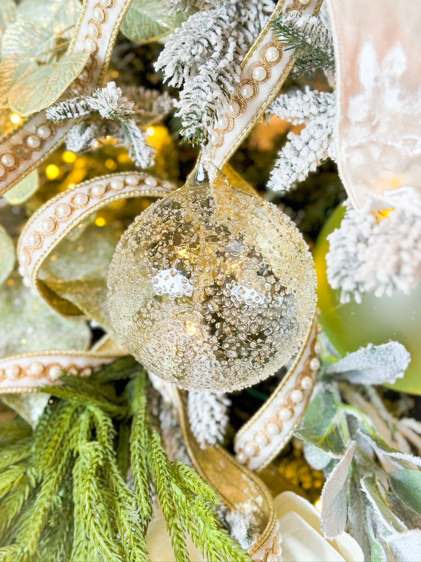 The St. Germain Christmas Tree Blanc Box