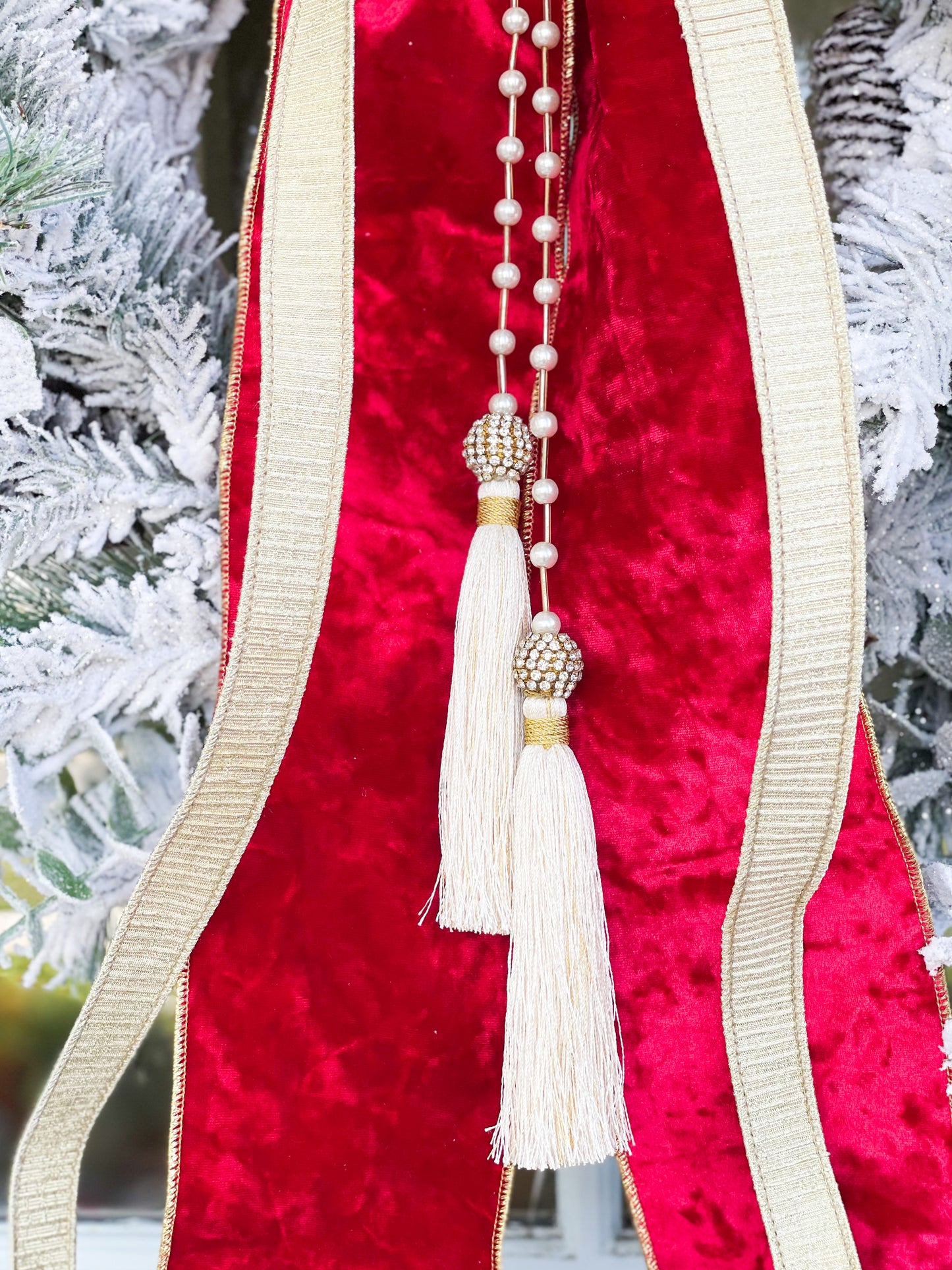 The Red Noel Flocked Wreath And Bow With Pearl Tassel