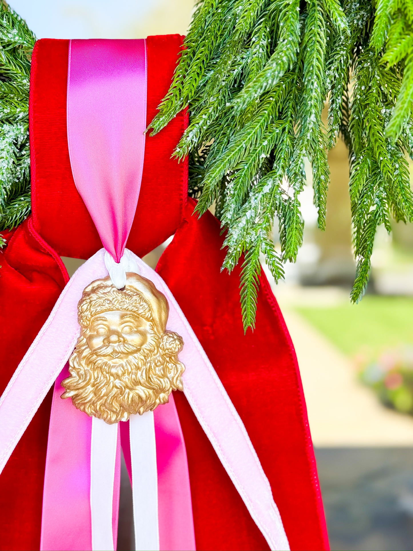 The Cafe De Flore Wreath And Sash