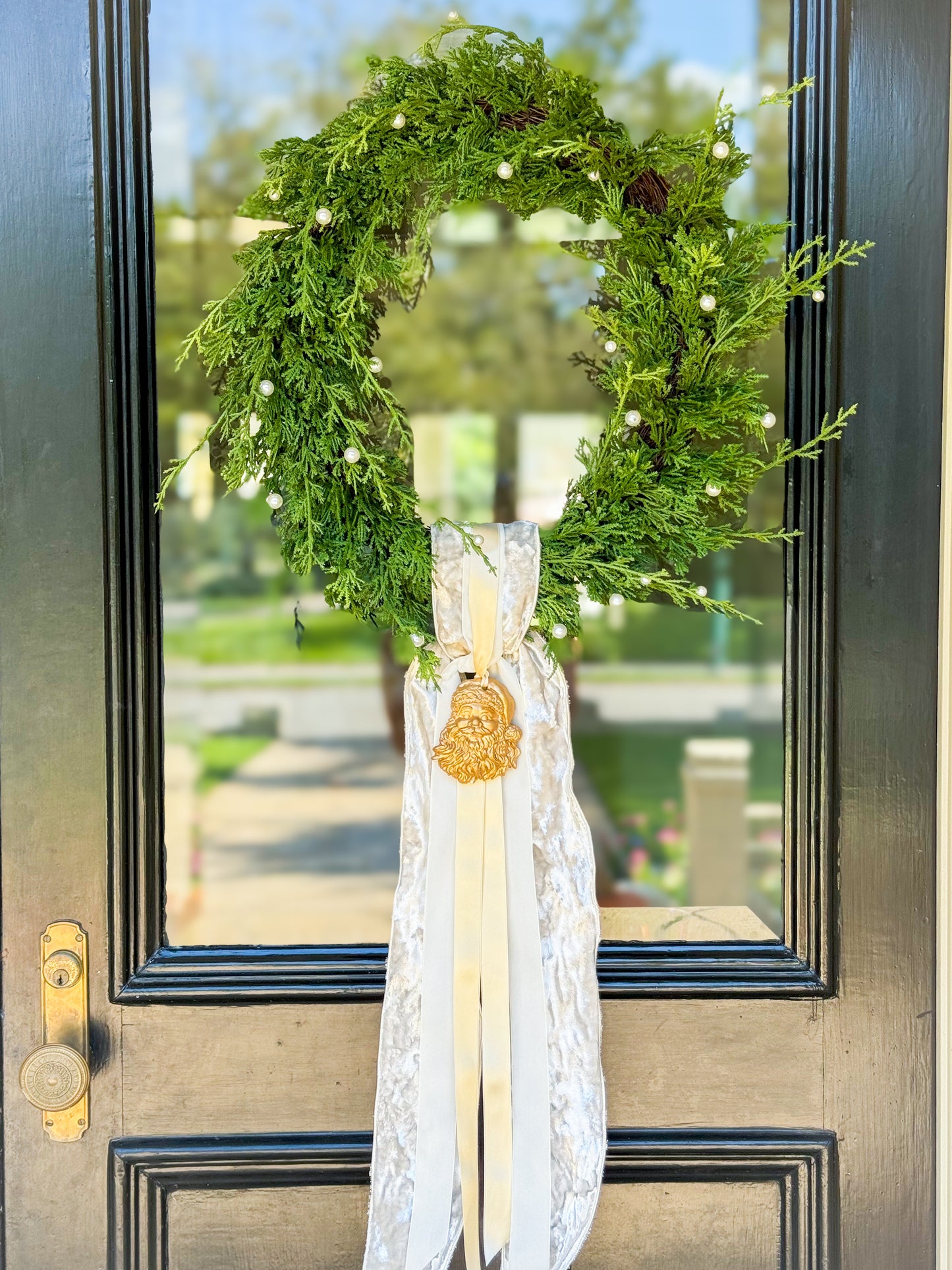 The Blanc Noel Wreath And Sash