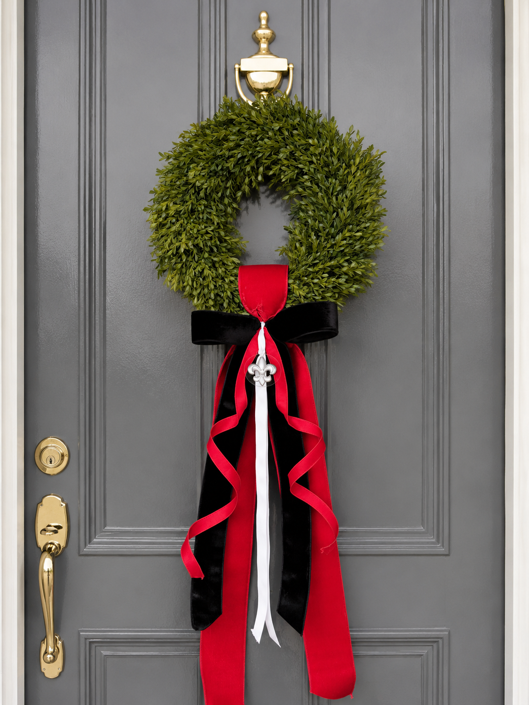 The Cypress Court Tea Leaf Wreath