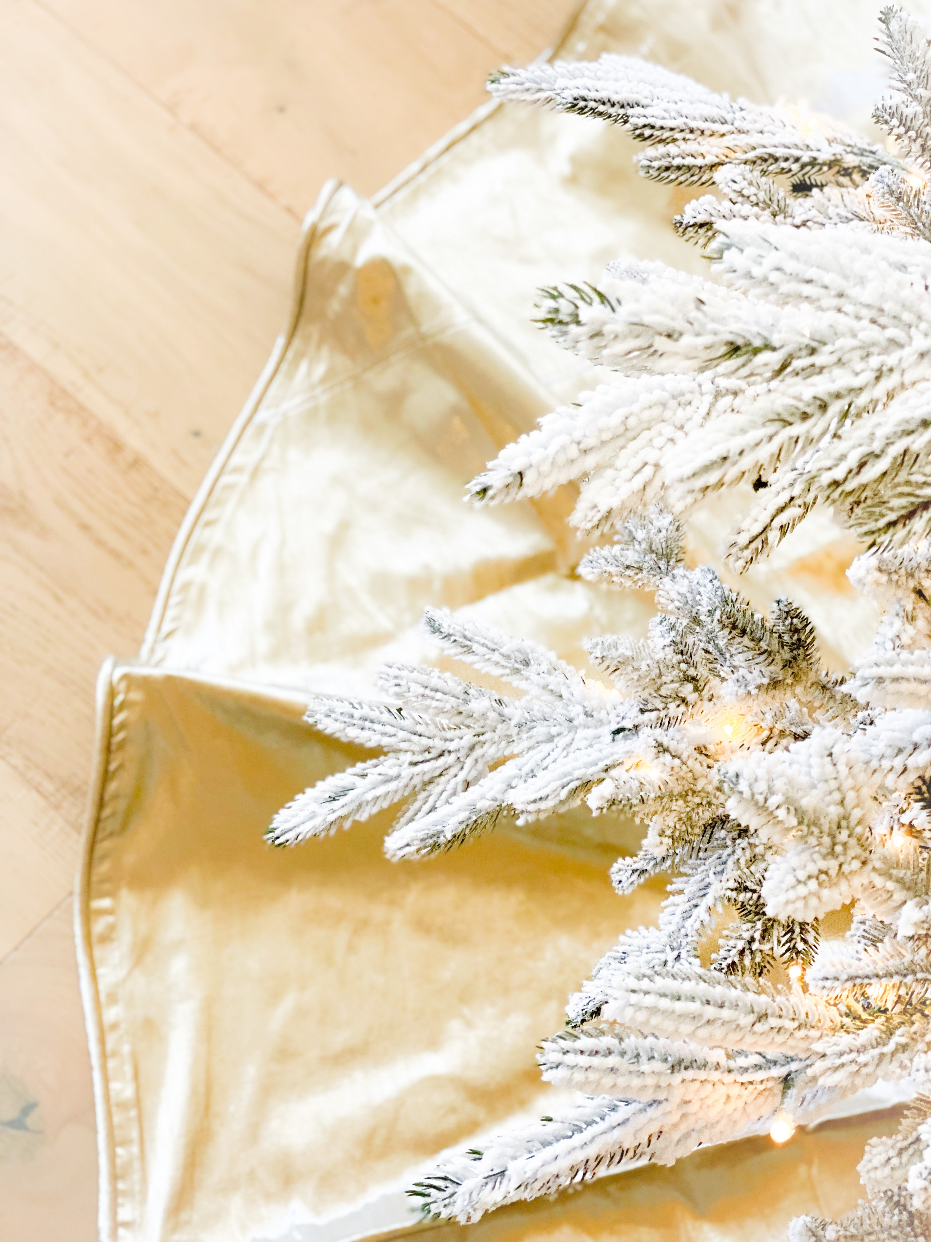 Champagne Tree Skirt 