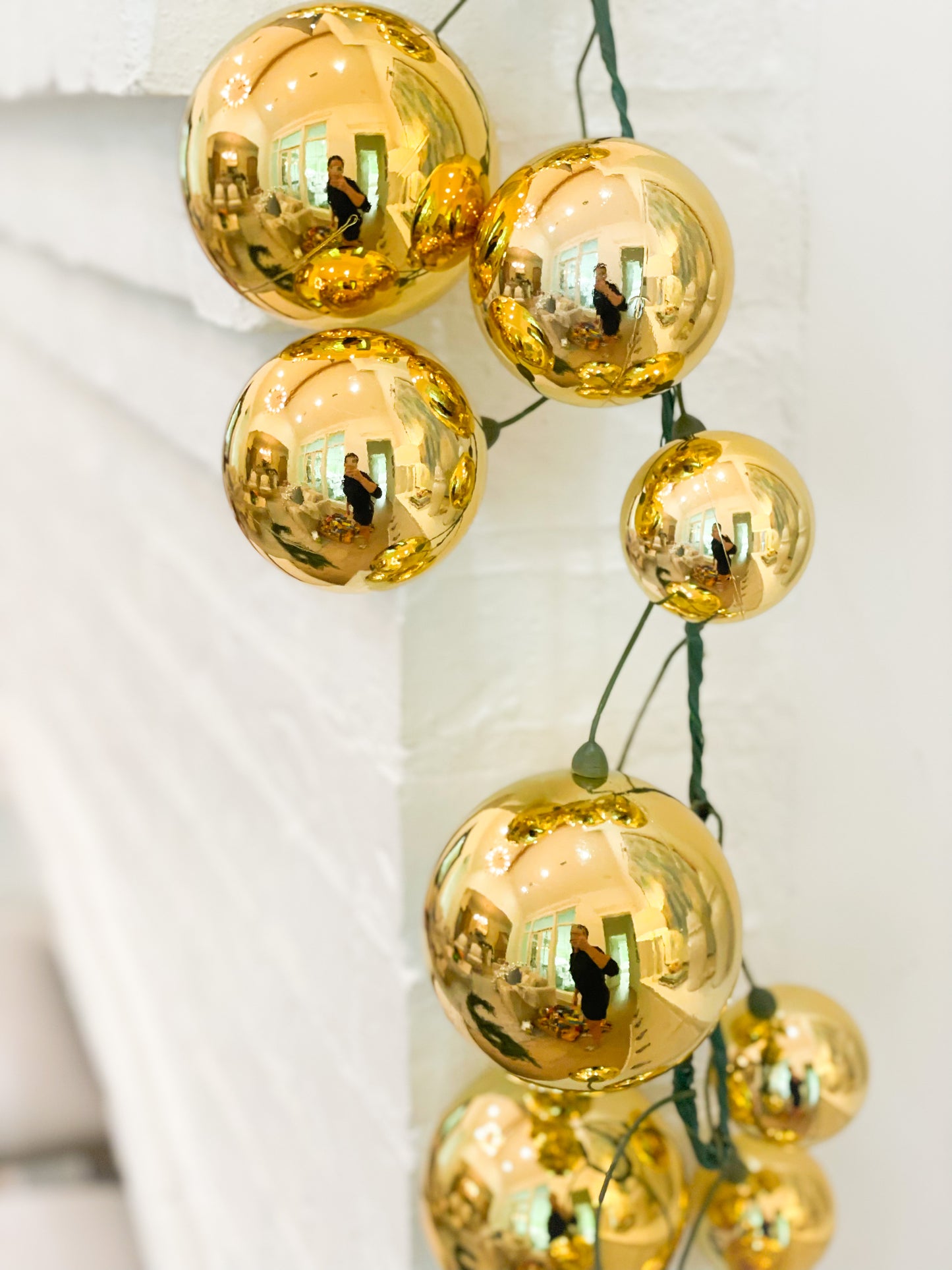 10’ Gold Ornament Garland