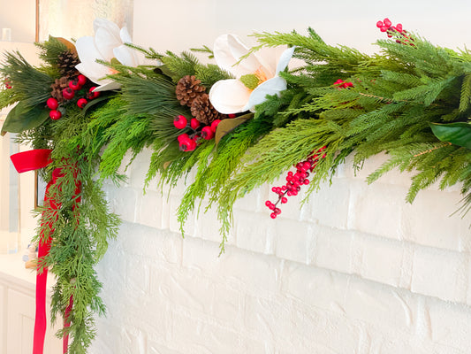 Merry Magnolia Mantle Blanc Box