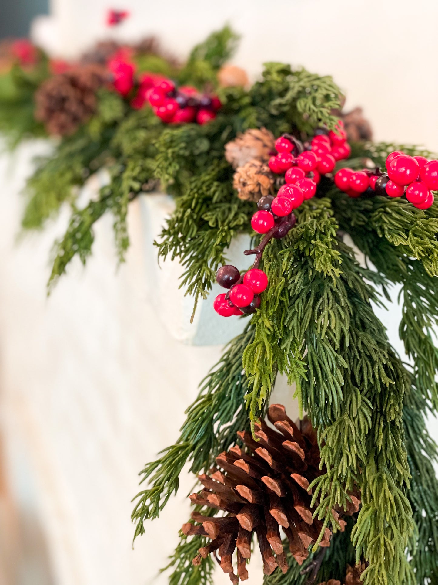 Cedar Berry Pinecone Garland