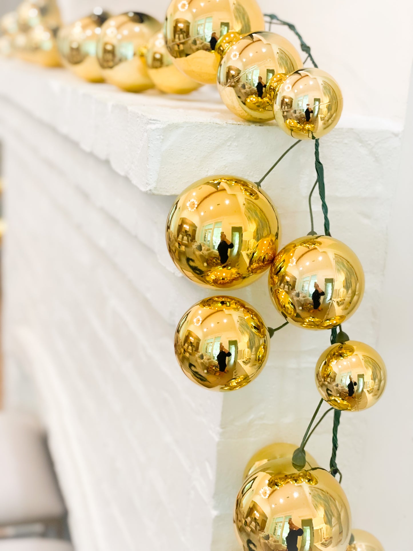10’ Gold Ornament Garland