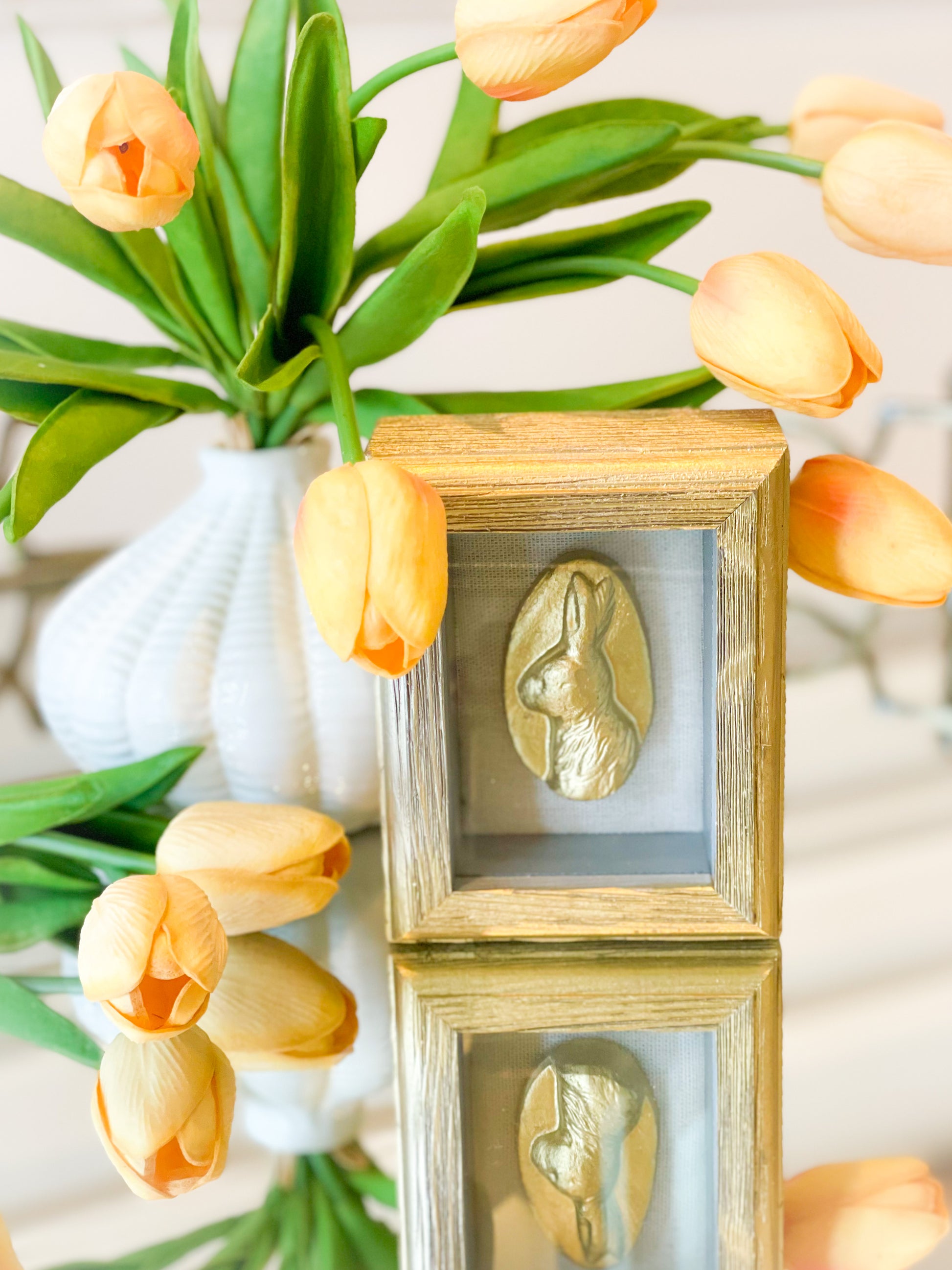 Bunny Intaglio Shadowbox – Blanc Box