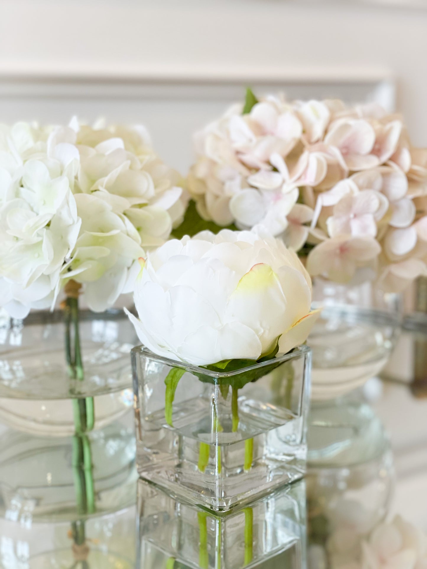 White With Lavender Hydrangeas In Glass Vase With Acrylic Water