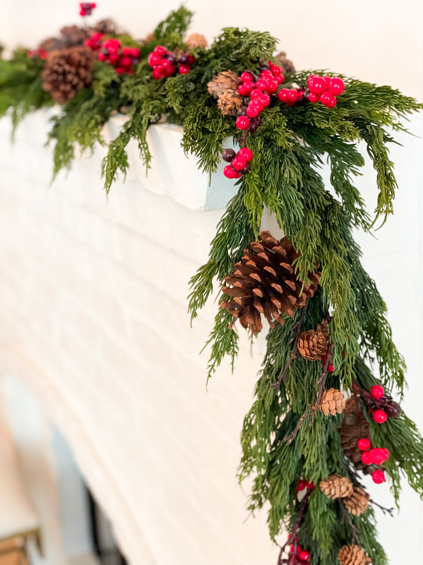 Cedar Berry Pinecone Garland