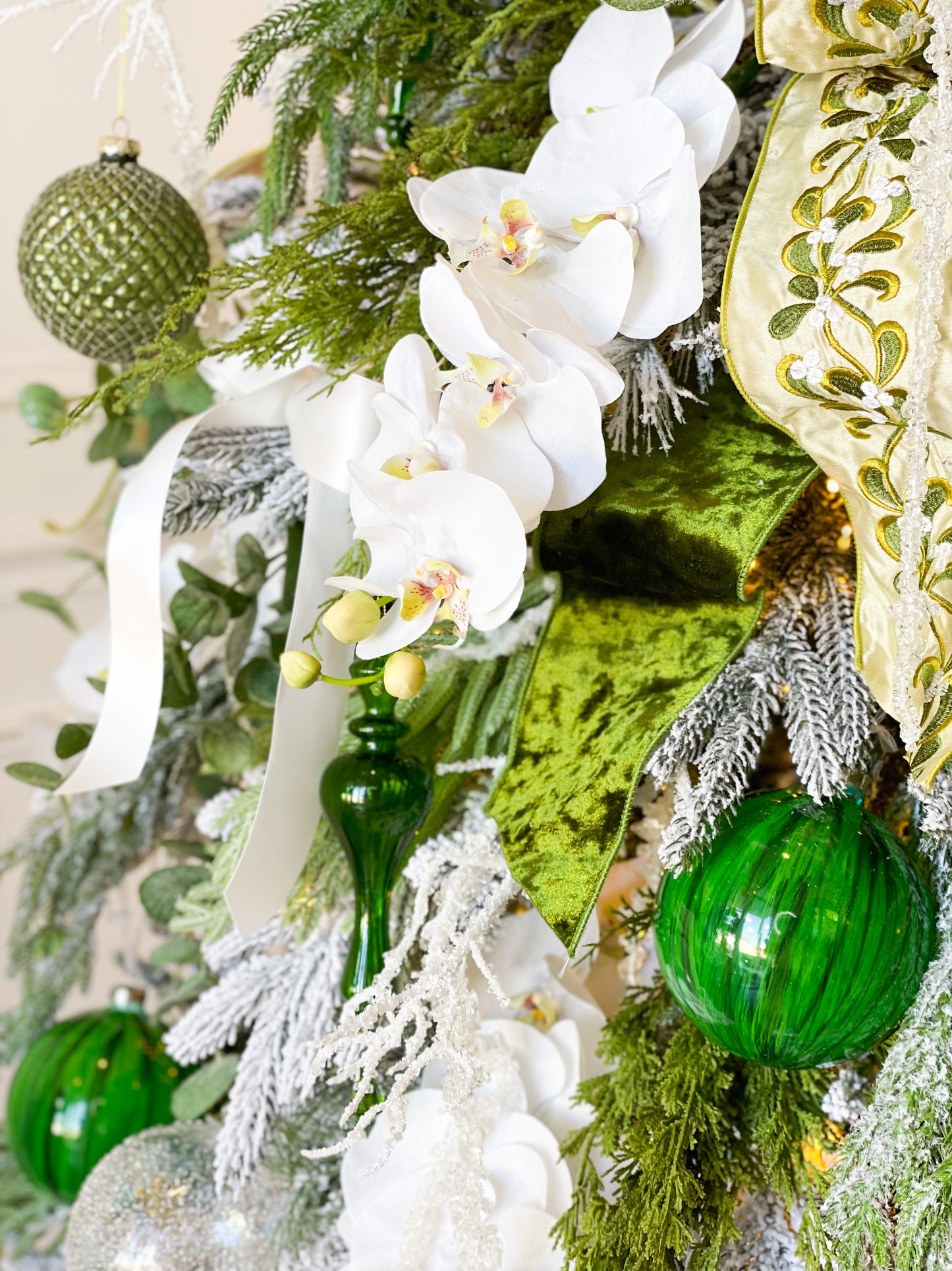 The Amalfi Christmas Tree Blanc Box