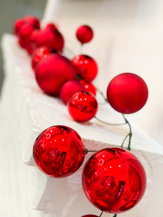 10’ Red Matte and Shiny Ornament Garland