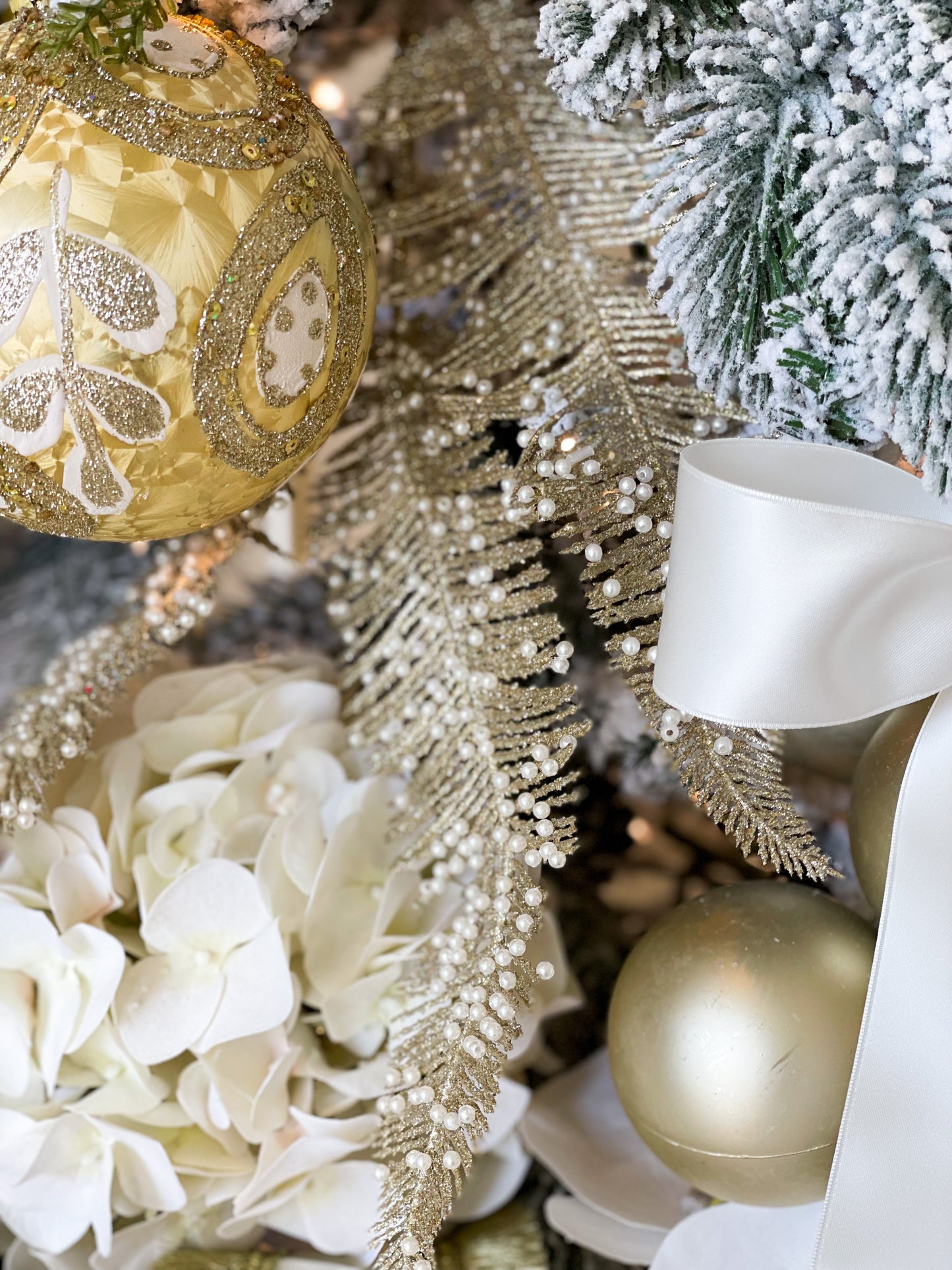 The Emmanuel Christmas Tree Blanc Box