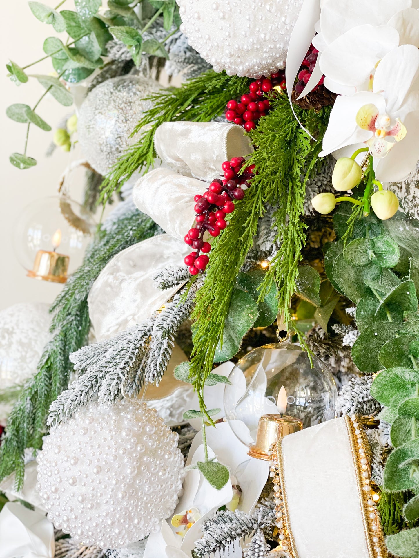 The Napa Christmas Tree Blanc Box